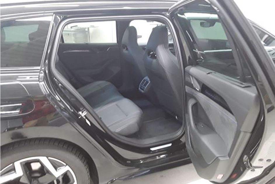 VW Passat Variant 2.0 TSI evo4 R-Line 4 Motion DSG 5 Jahre 100tkm VW Werksgarantie-image-8