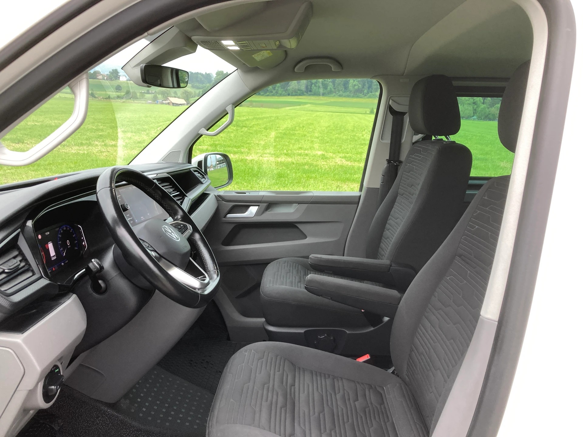 VW T6.1 2.0 TDI DSG 8 Sitzer mit Anhängerkupplung-image-10