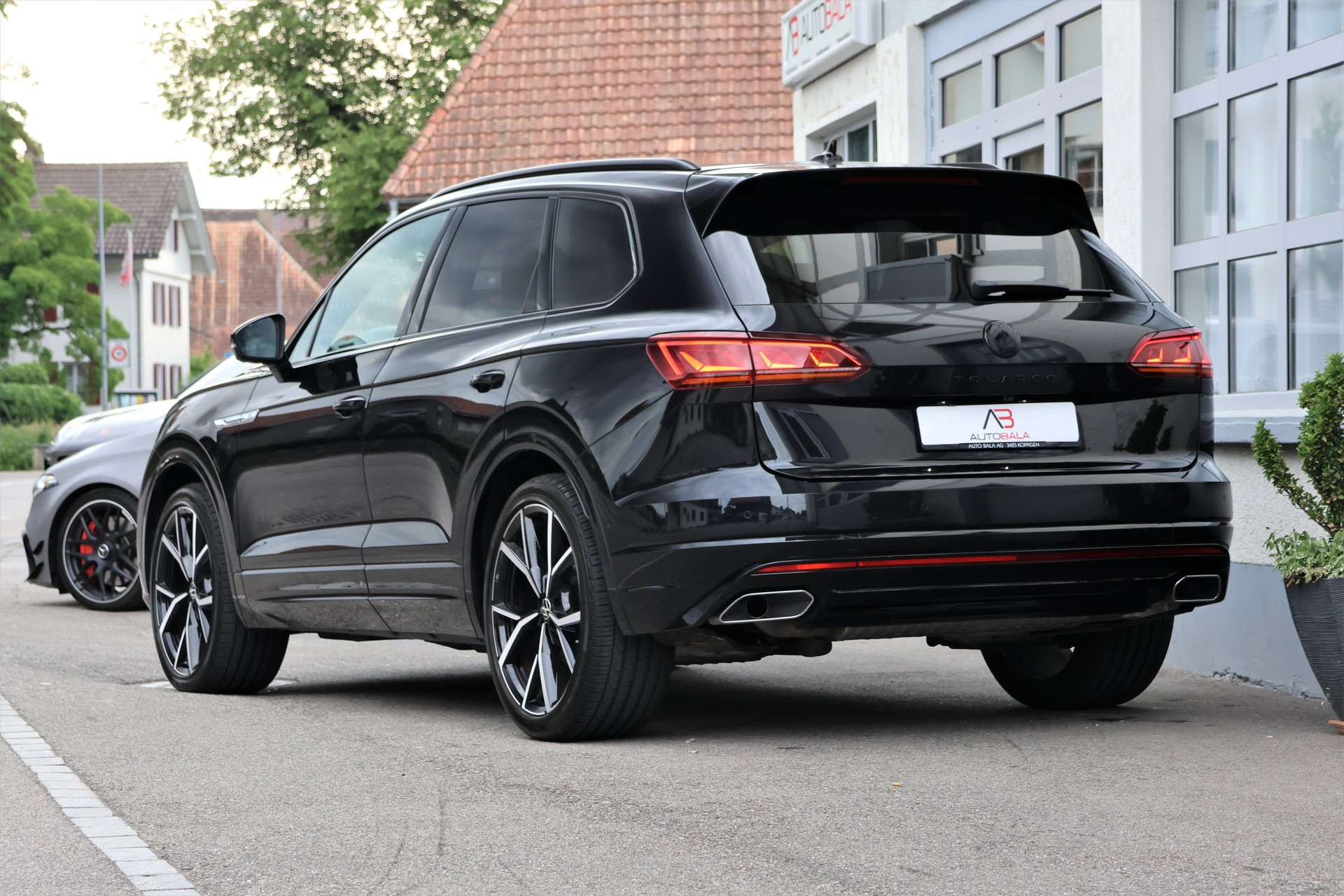 VW Touareg 3.0 TDI R Line Tiptronic "BlackStyle" + 3.5T AHK-showroom-element-2