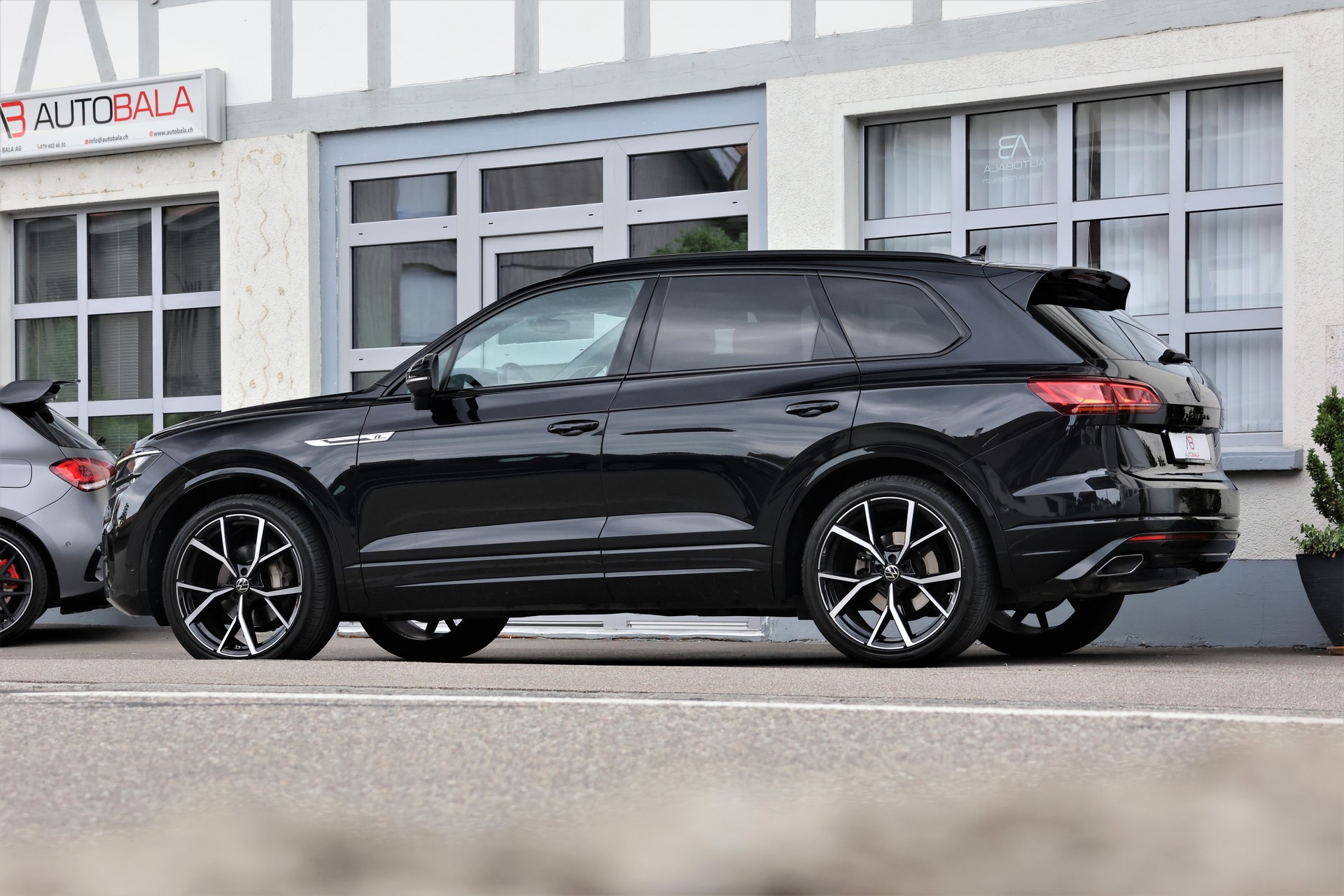 VW Touareg 3.0 TDI R Line Tiptronic "BlackStyle" + 3.5T AHK-showroom-element-3