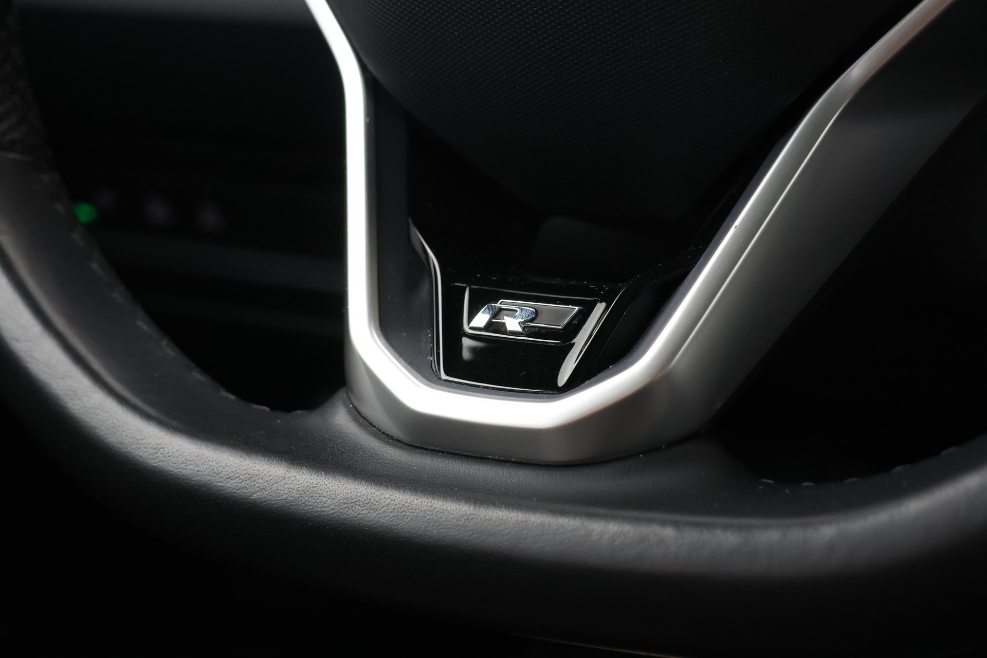 VW Touareg 3.0 TDI R Line Tiptronic "BlackStyle" + 3.5T AHK-image-19
