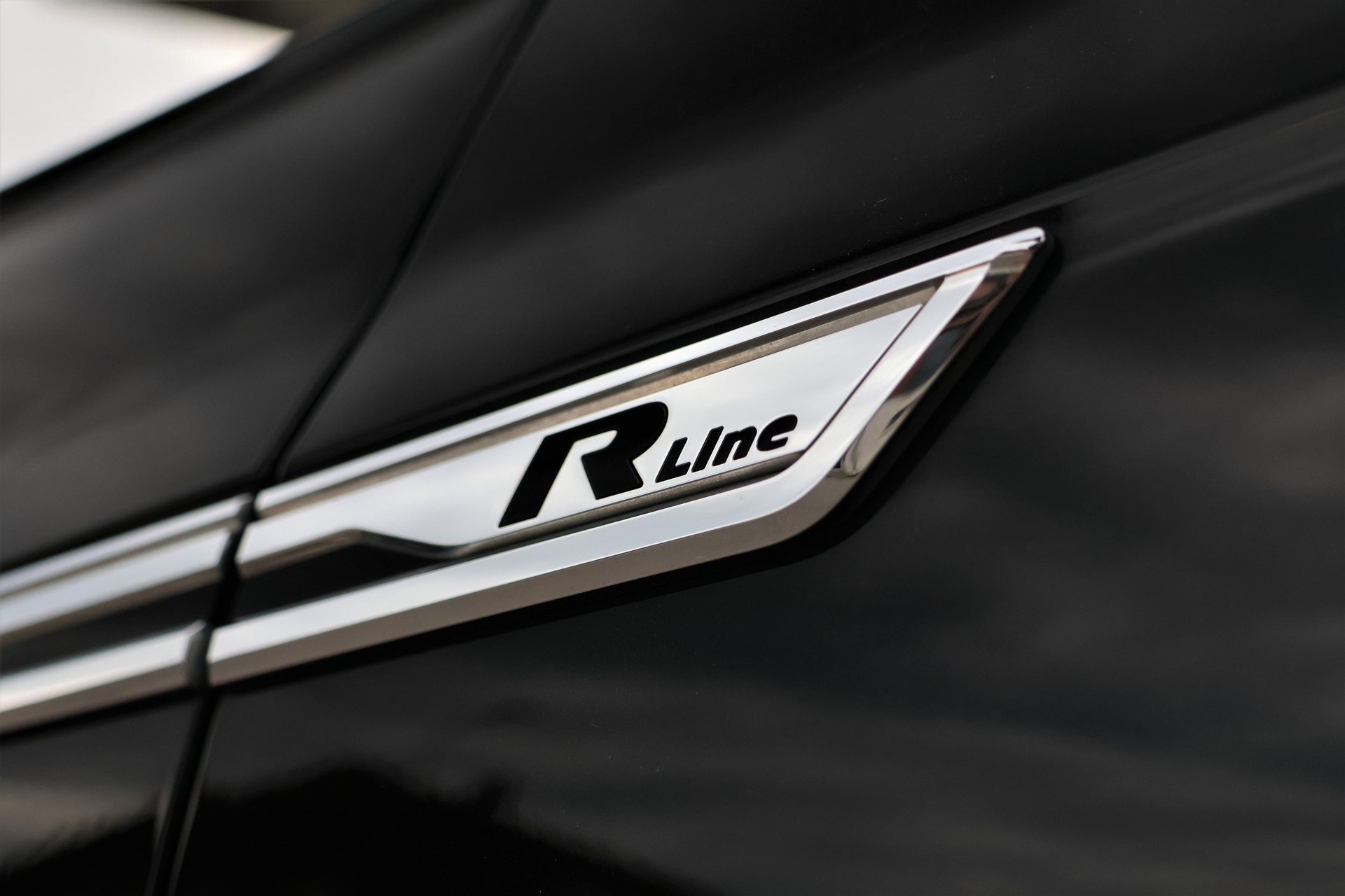 VW Touareg 3.0 TDI R Line Tiptronic "BlackStyle" + 3.5T AHK-image-8