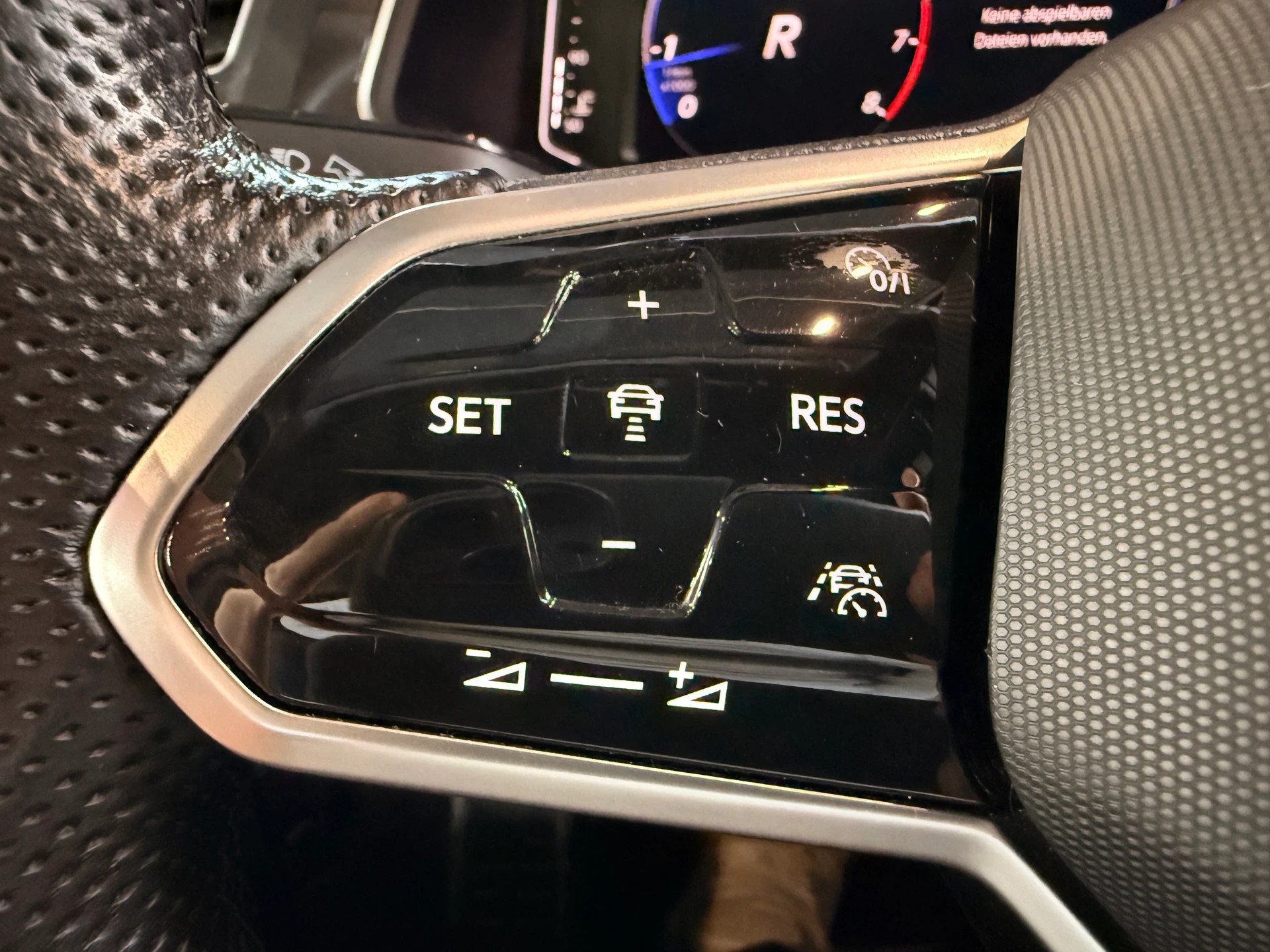 VW Tiguan 2.0TSI R-Line 4Motion DSG-image-19