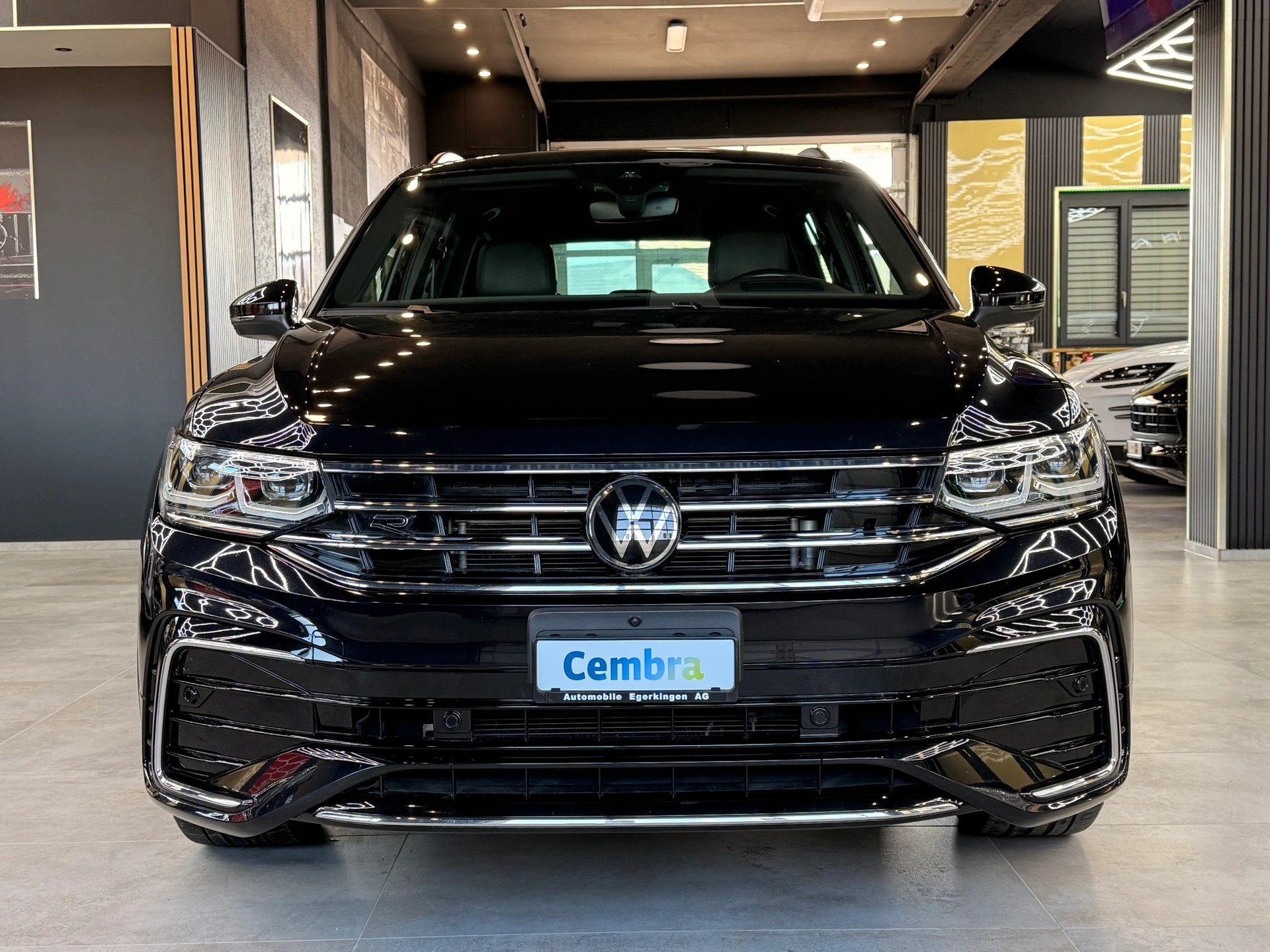 VW Tiguan 2.0TSI R-Line 4Motion DSG-showroom-element-1