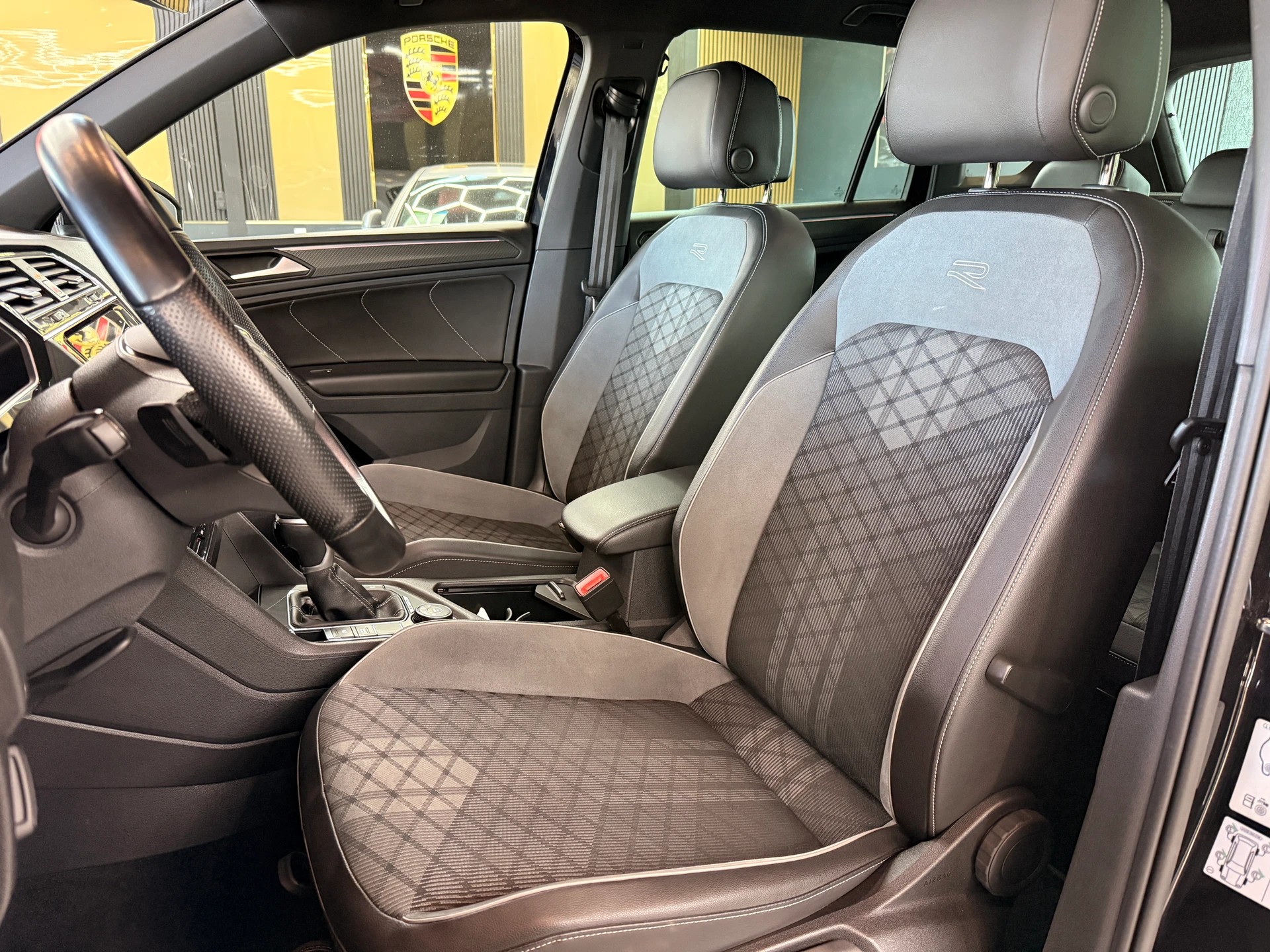 VW Tiguan 2.0TSI R-Line 4Motion DSG-image-9