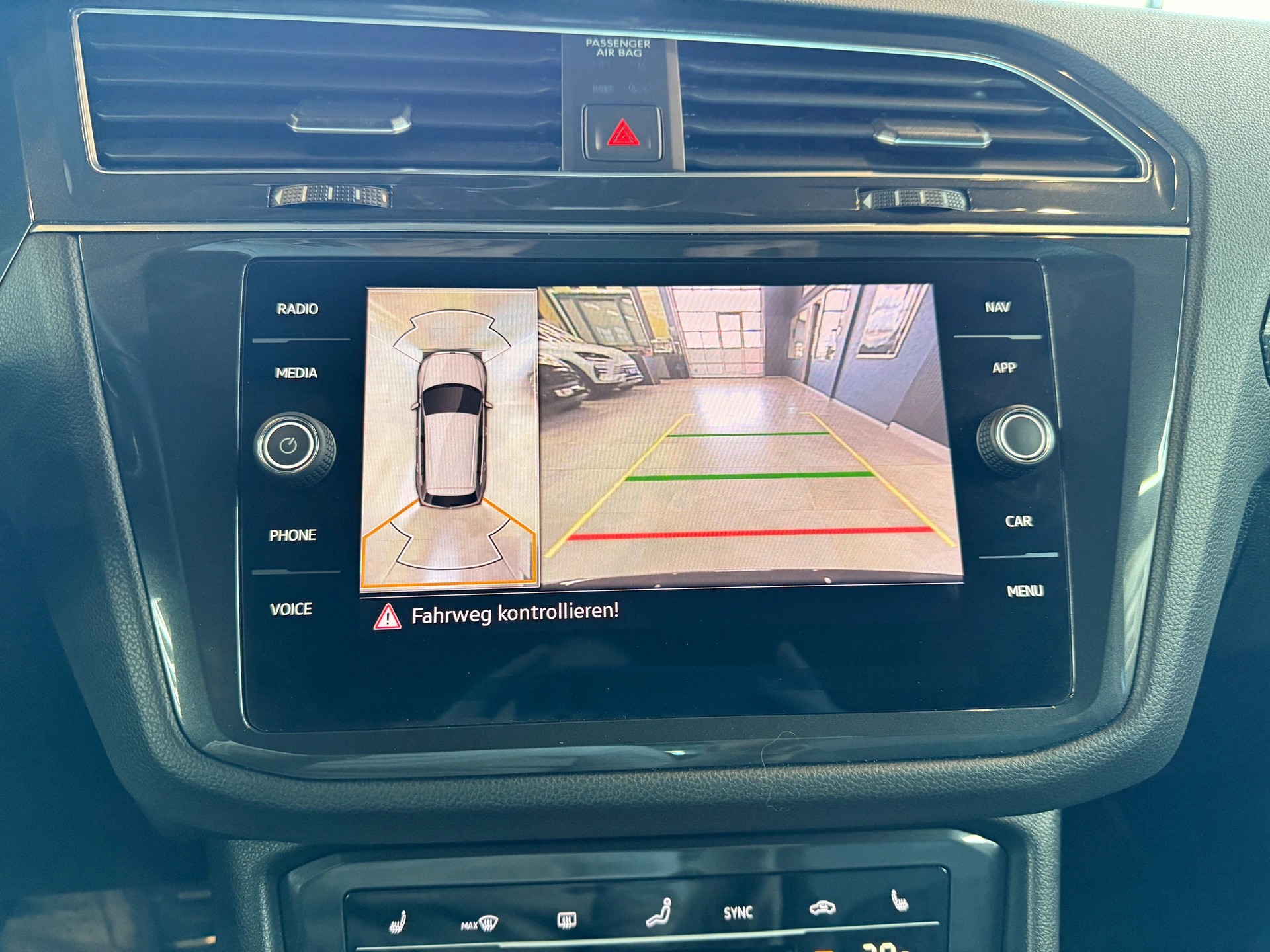 VW Tiguan 2.0TSI R-Line 4Motion DSG-image-18