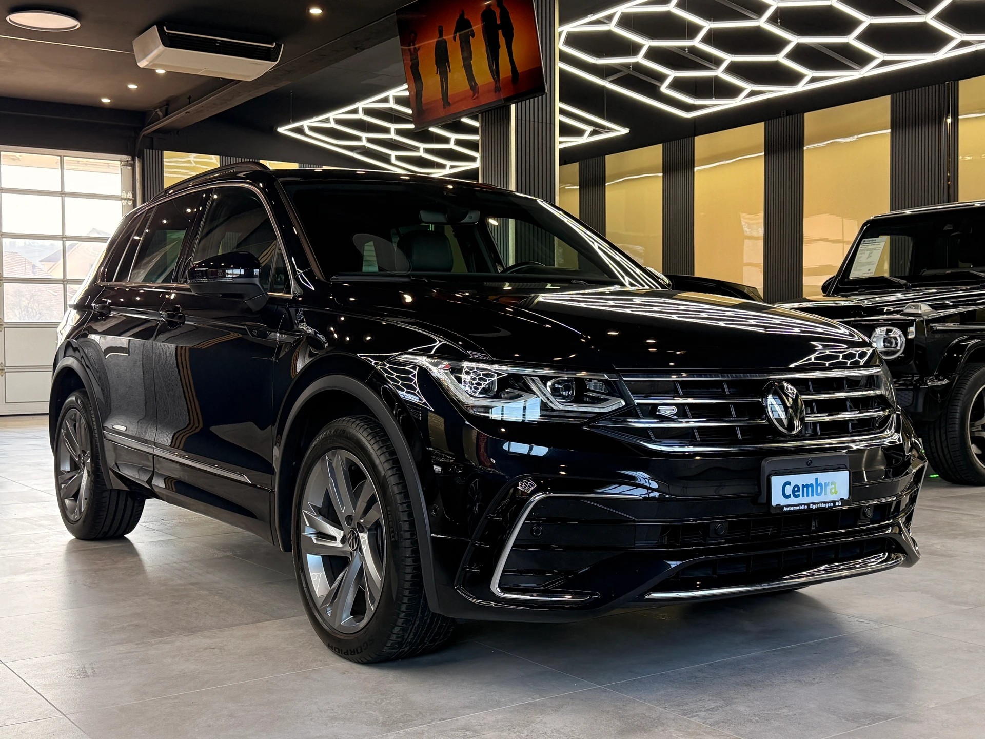 VW Tiguan 2.0TSI R-Line 4Motion DSG-showroom-element-2