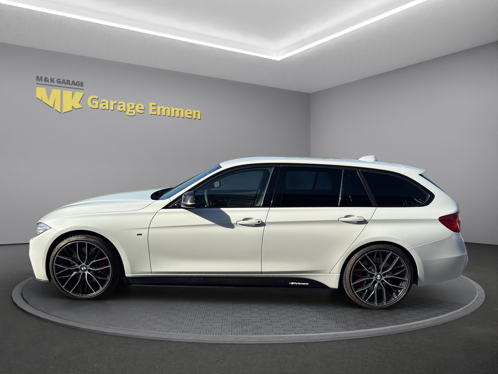 BMW 335i xDrive Touring Sport Line Steptronic-showroom-element-1