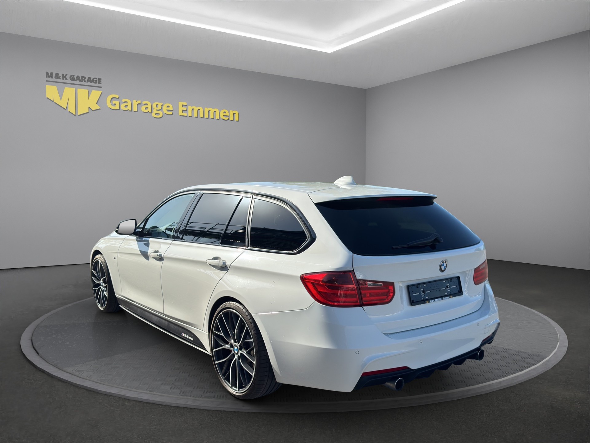 BMW 335i xDrive Touring Sport Line Steptronic-showroom-element-2