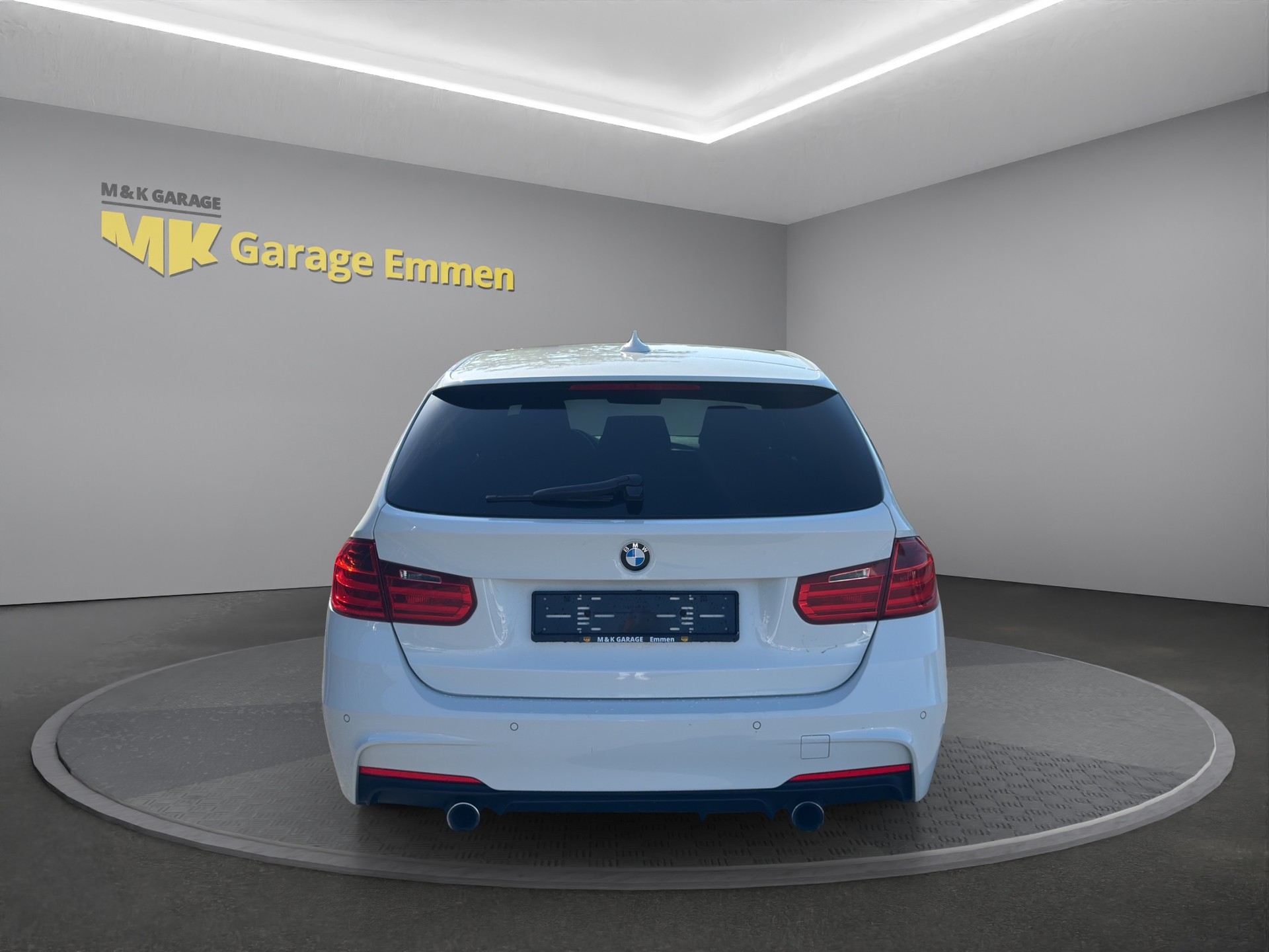 BMW 335i xDrive Touring Sport Line Steptronic-showroom-element-3
