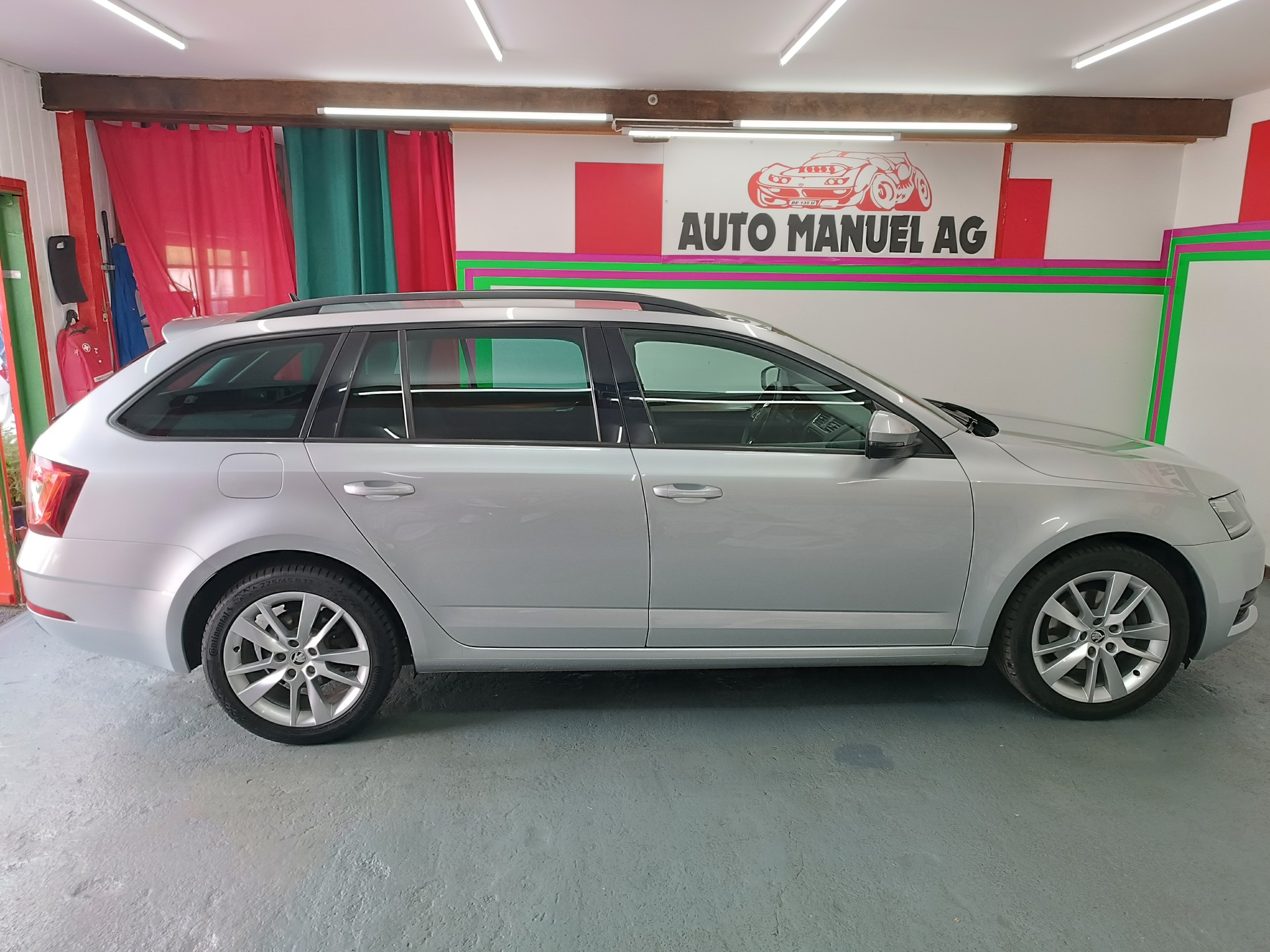 SKODA Octavia Combi 2.0 TDI Ambition 4x4-image-6