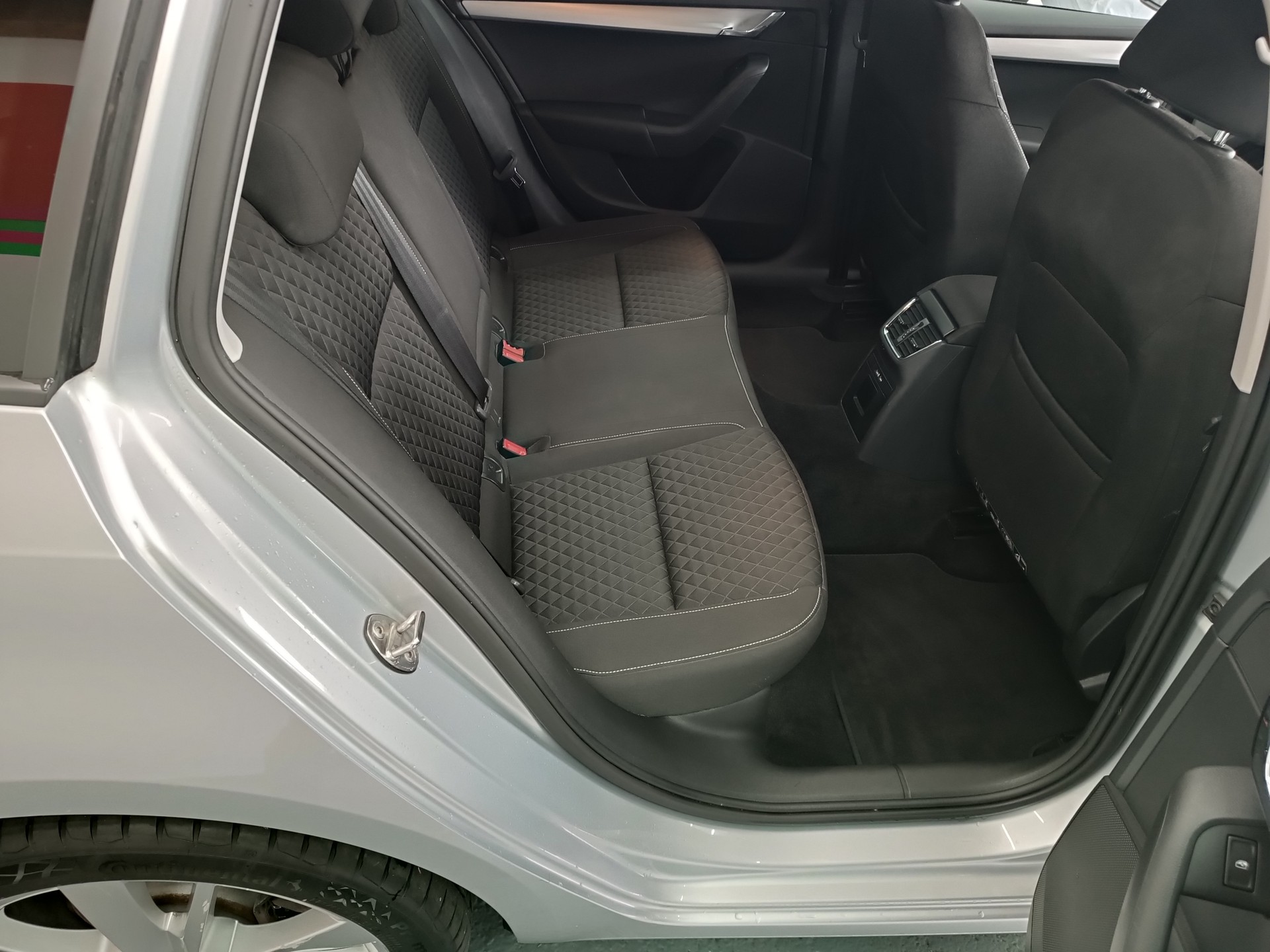SKODA Octavia Combi 2.0 TDI Ambition 4x4-image-12