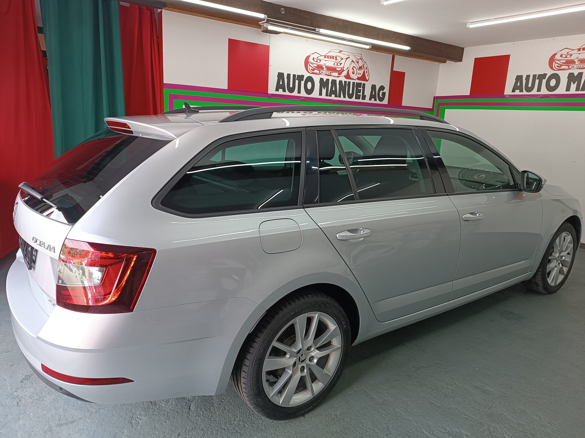 SKODA Octavia Combi 2.0 TDI Ambition 4x4-image-5