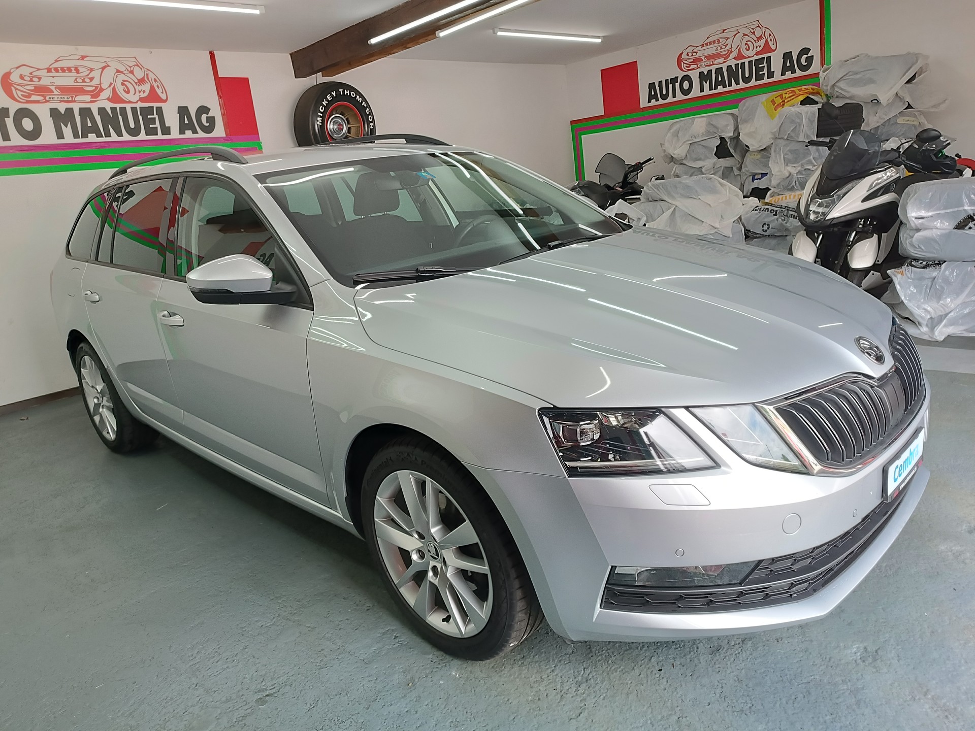 SKODA Octavia Combi 2.0 TDI Ambition 4x4-image-1