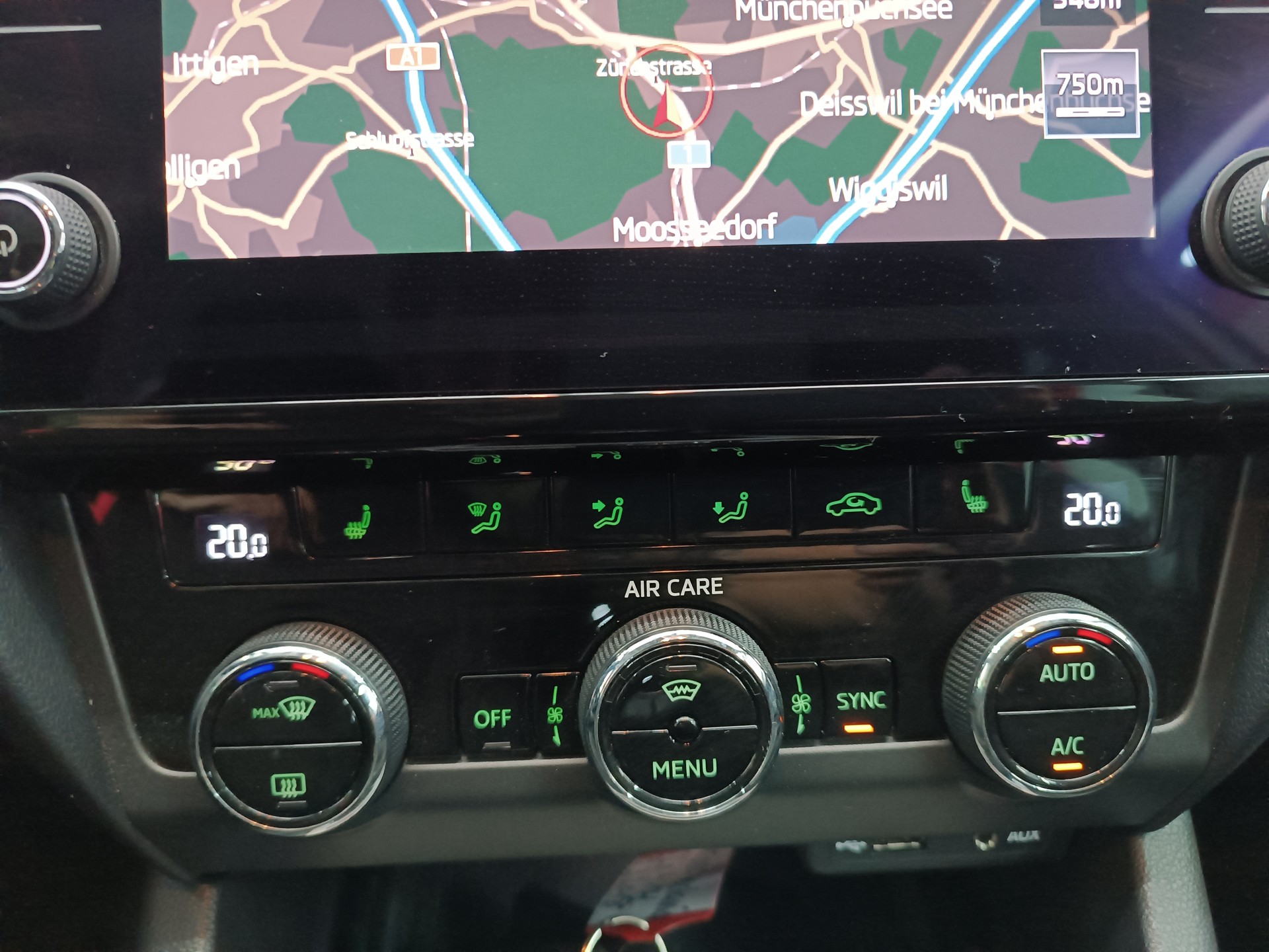 SKODA Octavia Combi 2.0 TDI Ambition 4x4-image-13