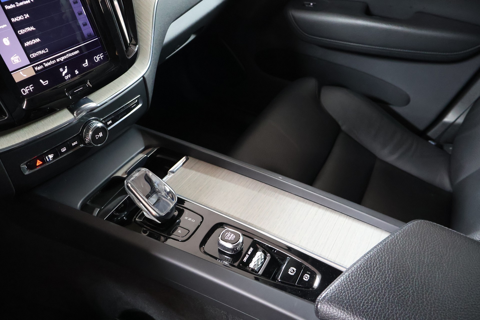 VOLVO XC60 T8 eAWD Inscription Expression Geartronic-image-12