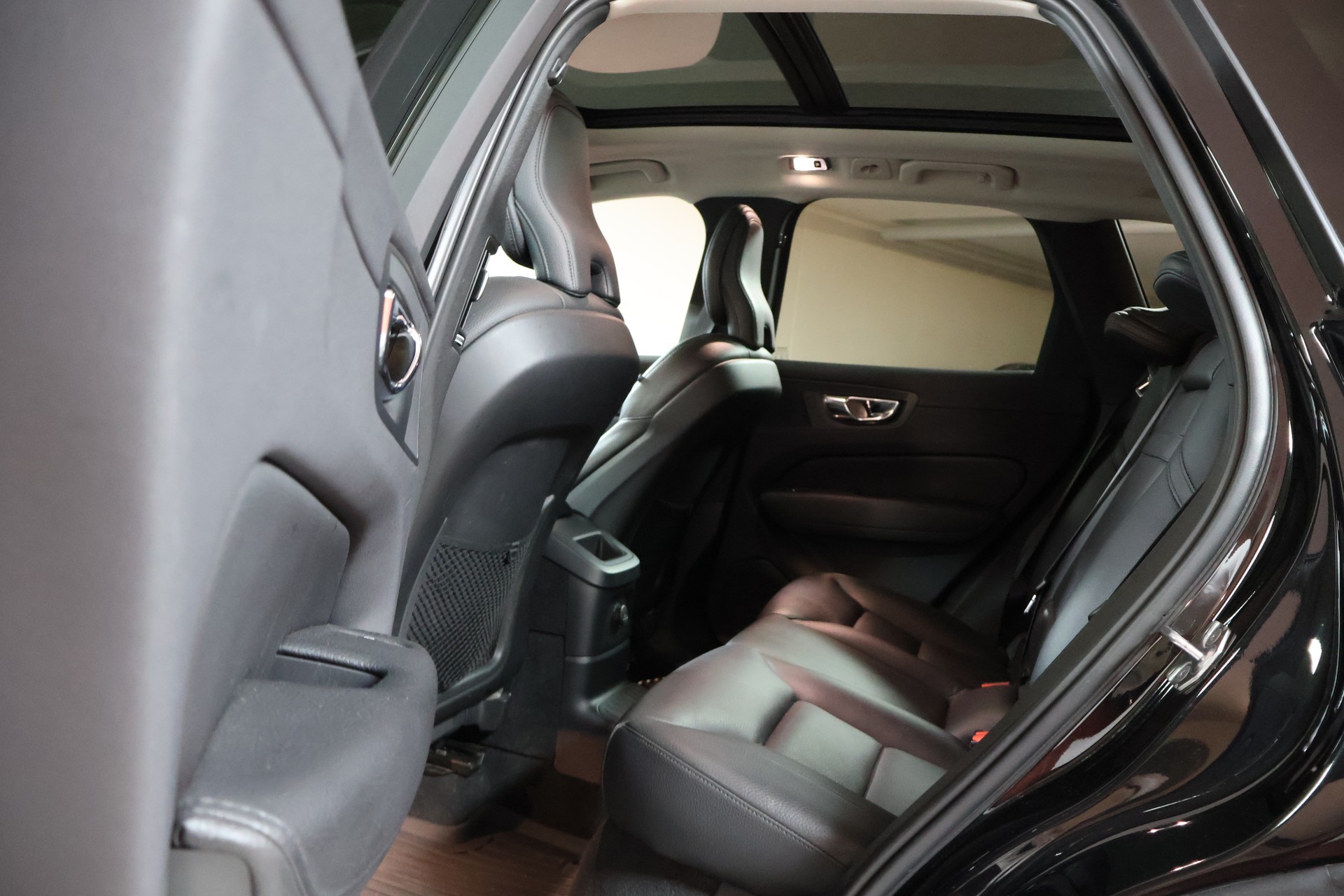 VOLVO XC60 T8 eAWD Inscription Expression Geartronic-image-17