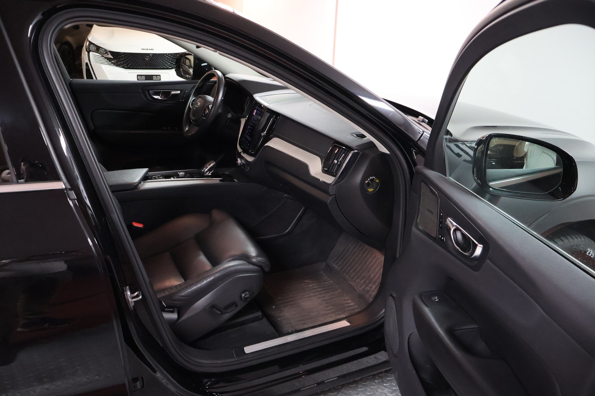 VOLVO XC60 T8 eAWD Inscription Expression Geartronic-image-13