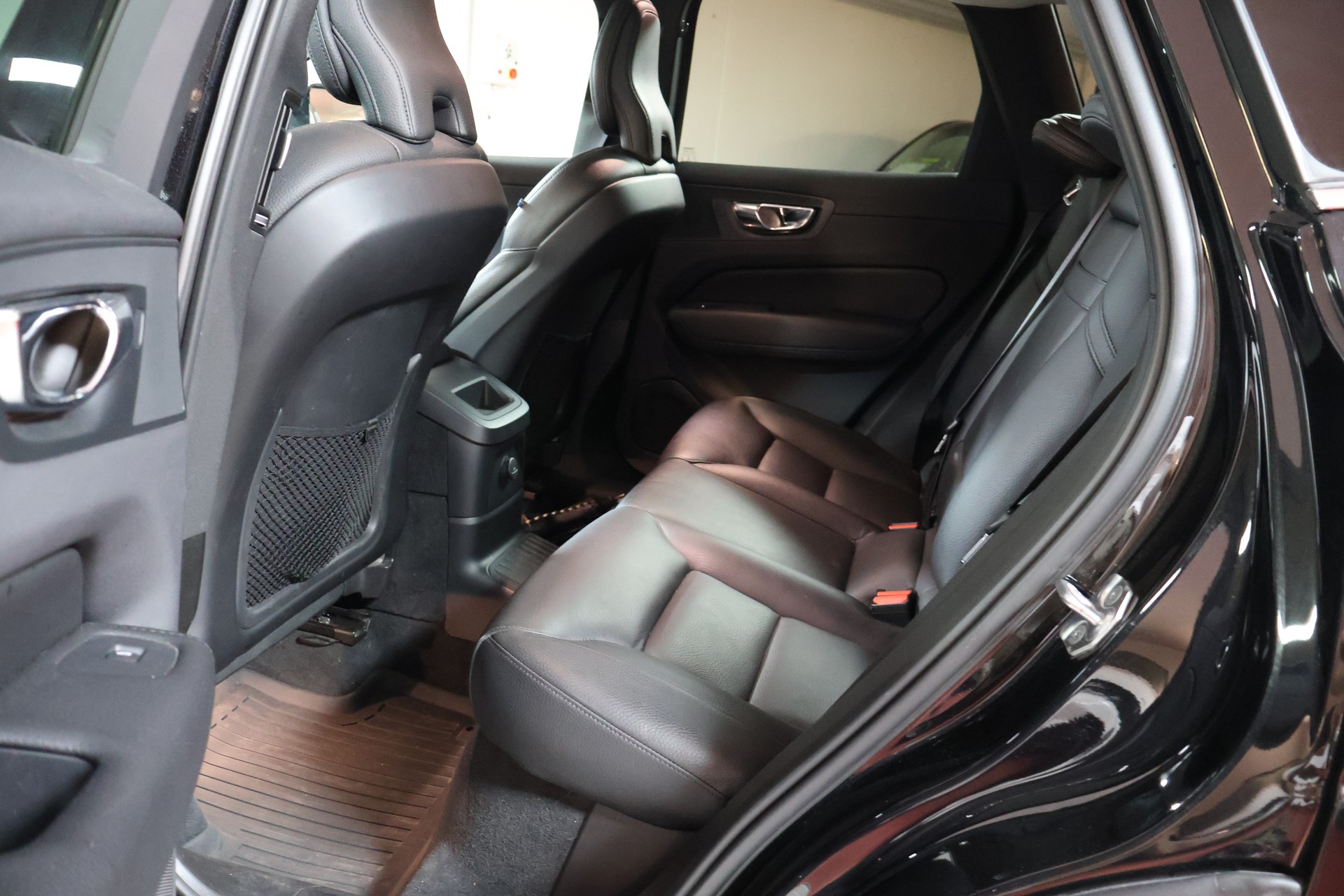 VOLVO XC60 T8 eAWD Inscription Expression Geartronic-image-16