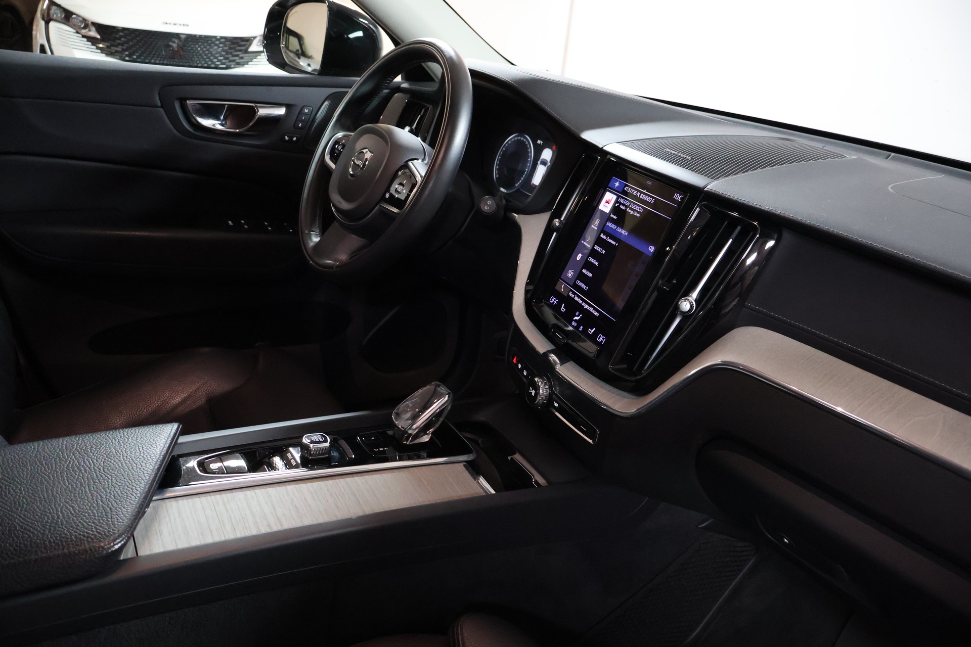 VOLVO XC60 T8 eAWD Inscription Expression Geartronic-image-11