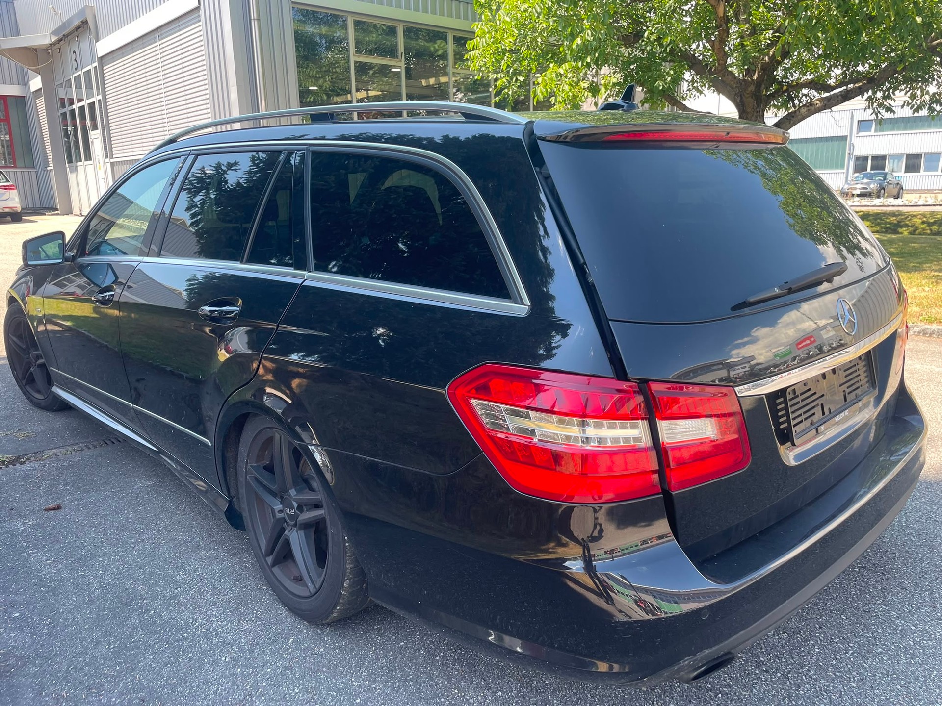 MERCEDES-BENZ E 250 CGI BlueEfficiency Avantgarde Automatic-image-5