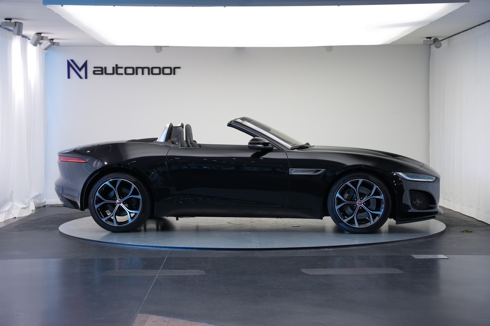 JAGUAR F-Type Convertible 2.0 I4 Automatik-showroom-element-3