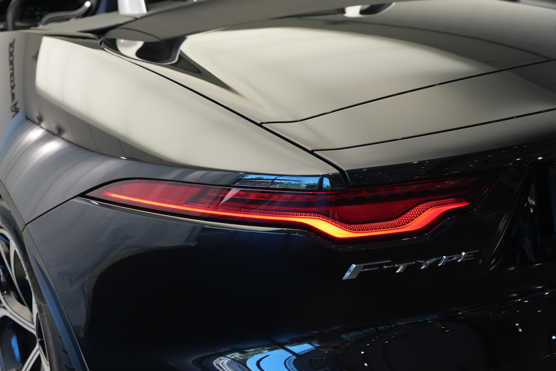 JAGUAR F-Type Convertible 2.0 I4 Automatik-image-38