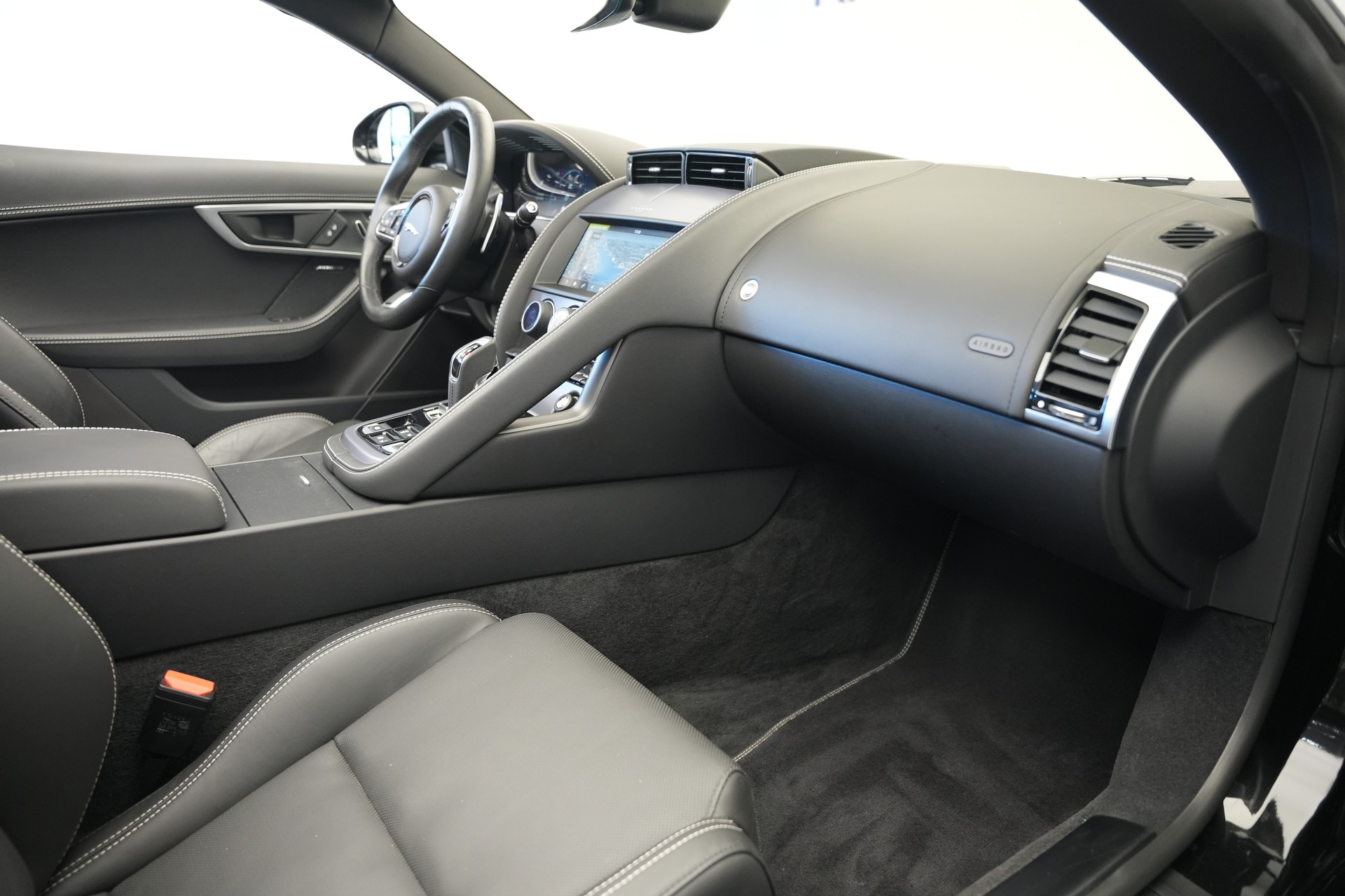 JAGUAR F-Type Convertible 2.0 I4 Automatik-image-15
