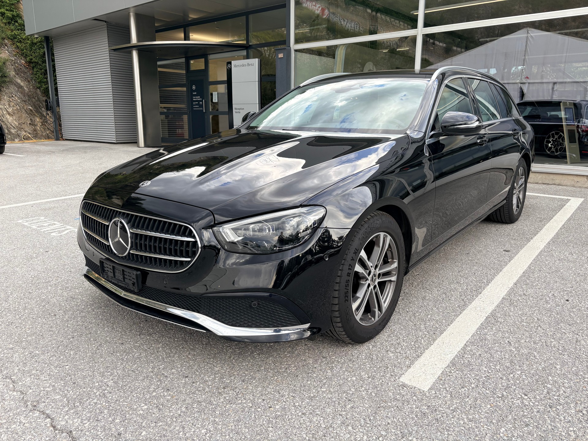MERCEDES-BENZ E 200 T 4Matic Avantgarde 9G-Tronic-showroom-element-3