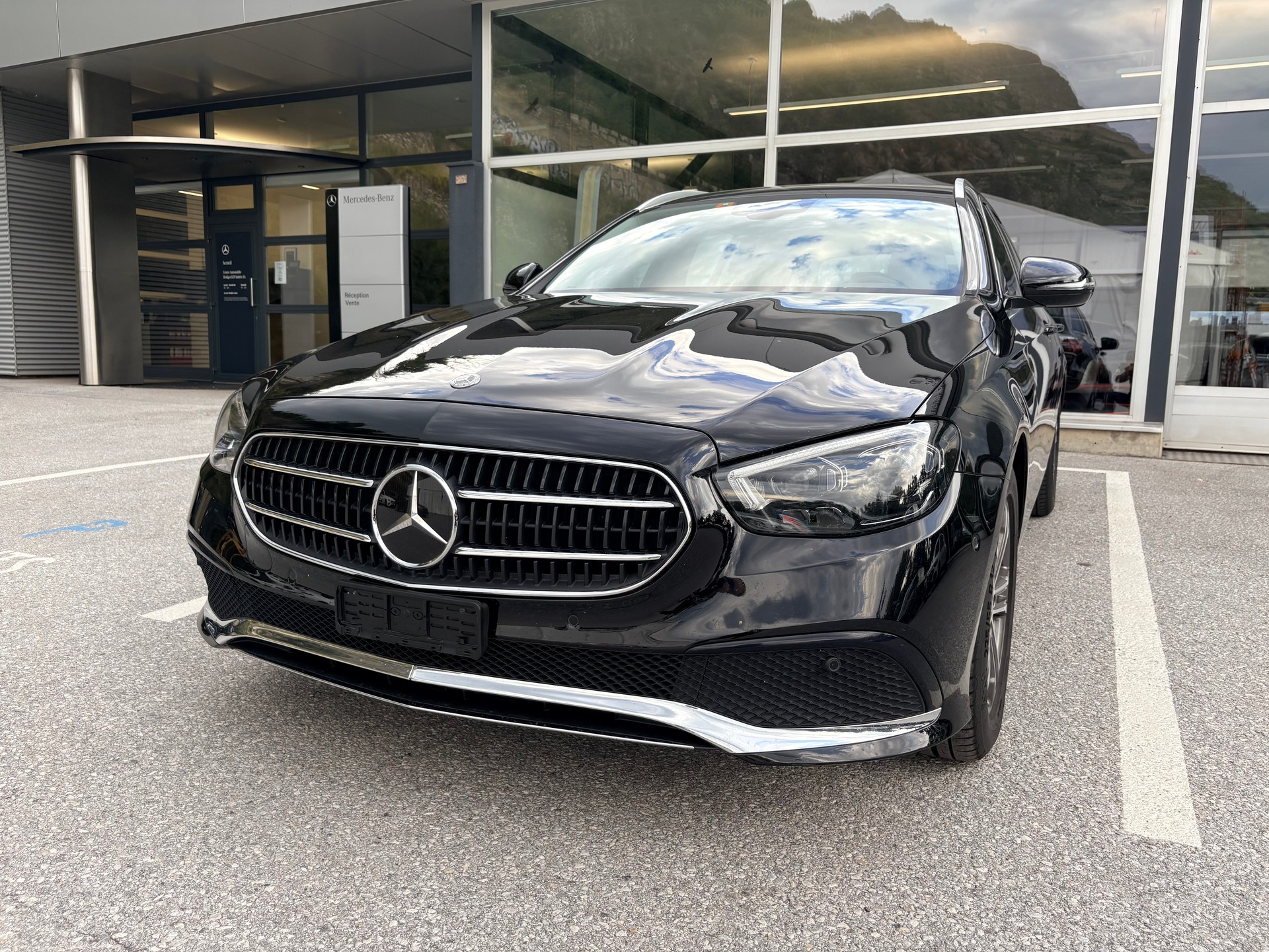 MERCEDES-BENZ E 200 T 4Matic Avantgarde 9G-Tronic-showroom-element-1