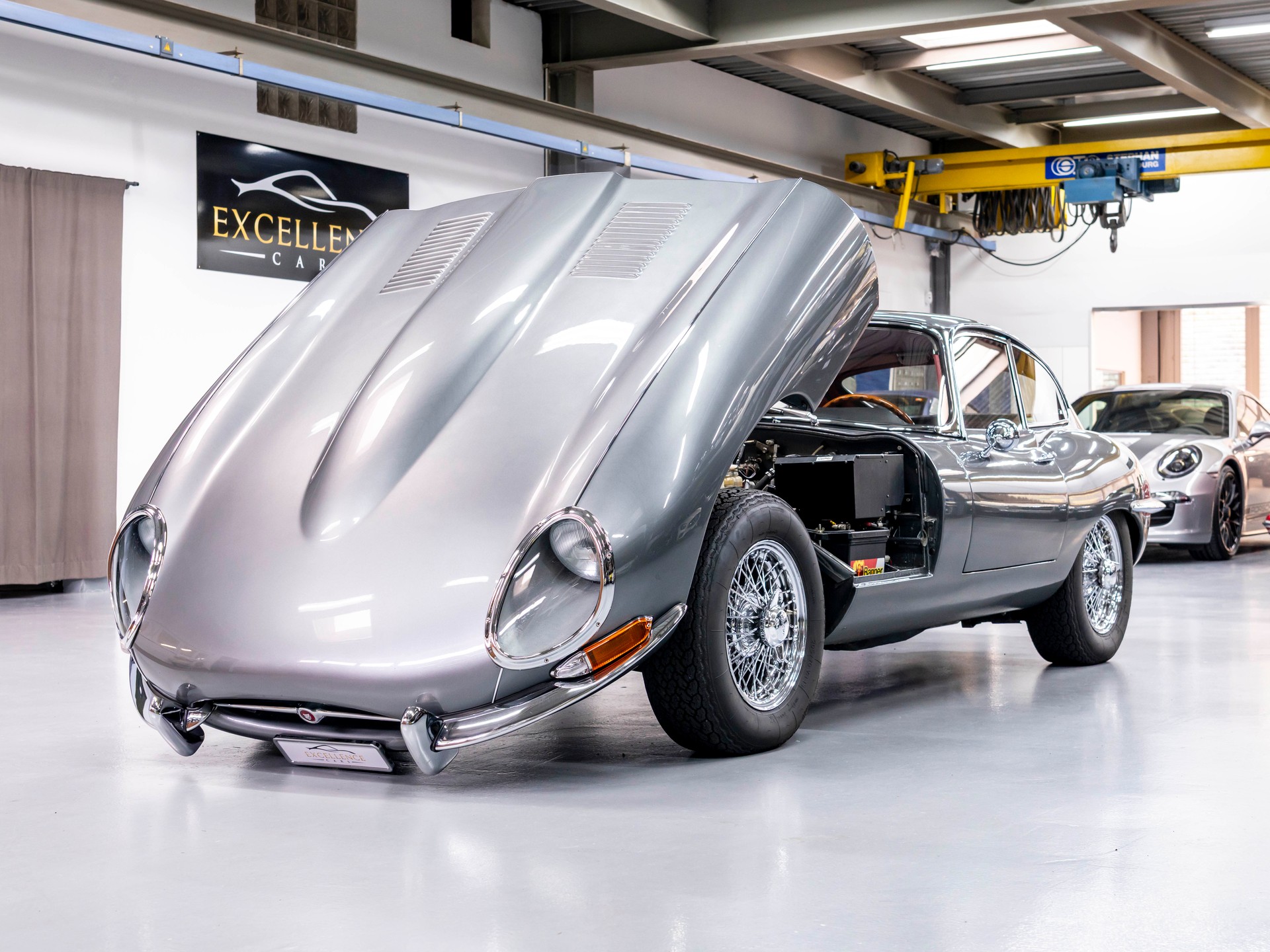 JAGUAR E-Type 4.2 Cpe Serie 1-showroom-element-1