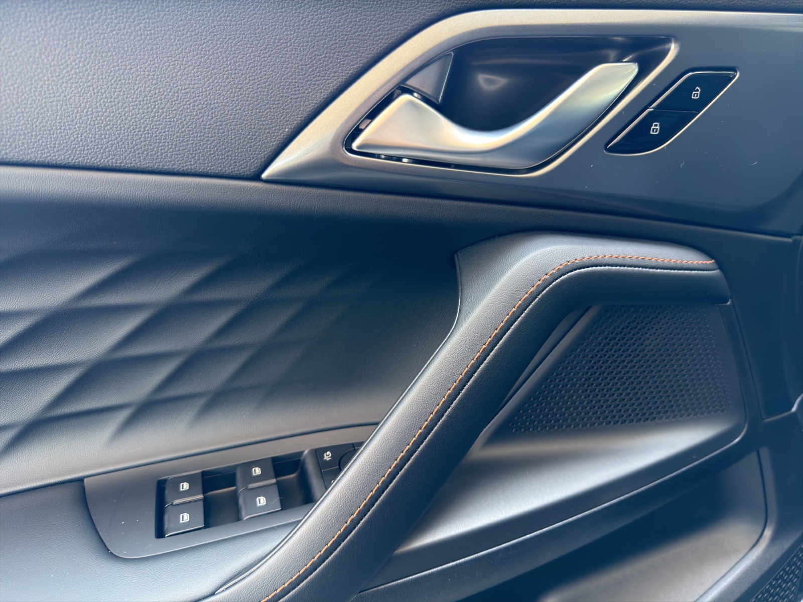 MG HS 1.5 Hybrid Luxury-image-14