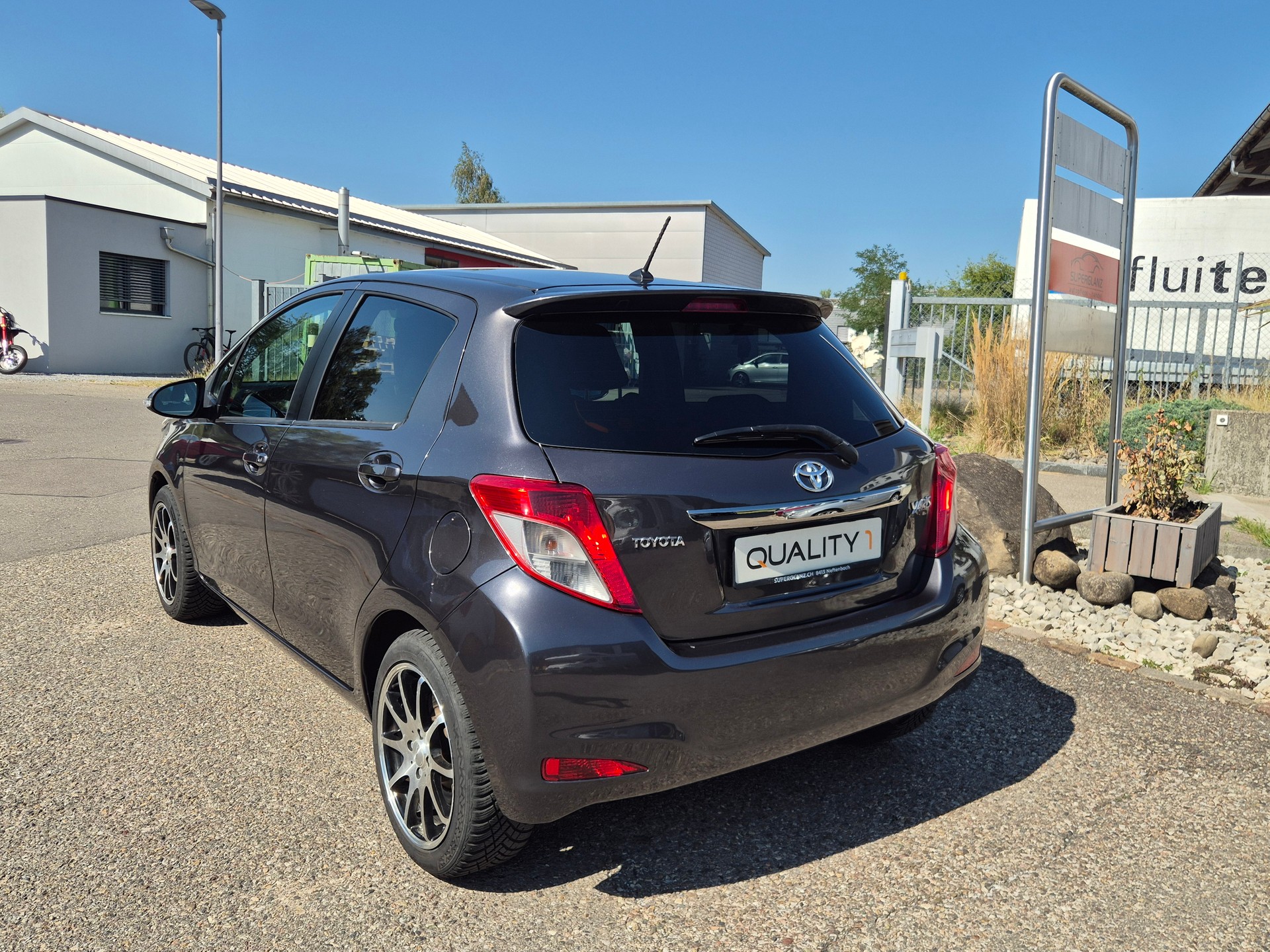 TOYOTA Yaris 1.33 Style-image-12