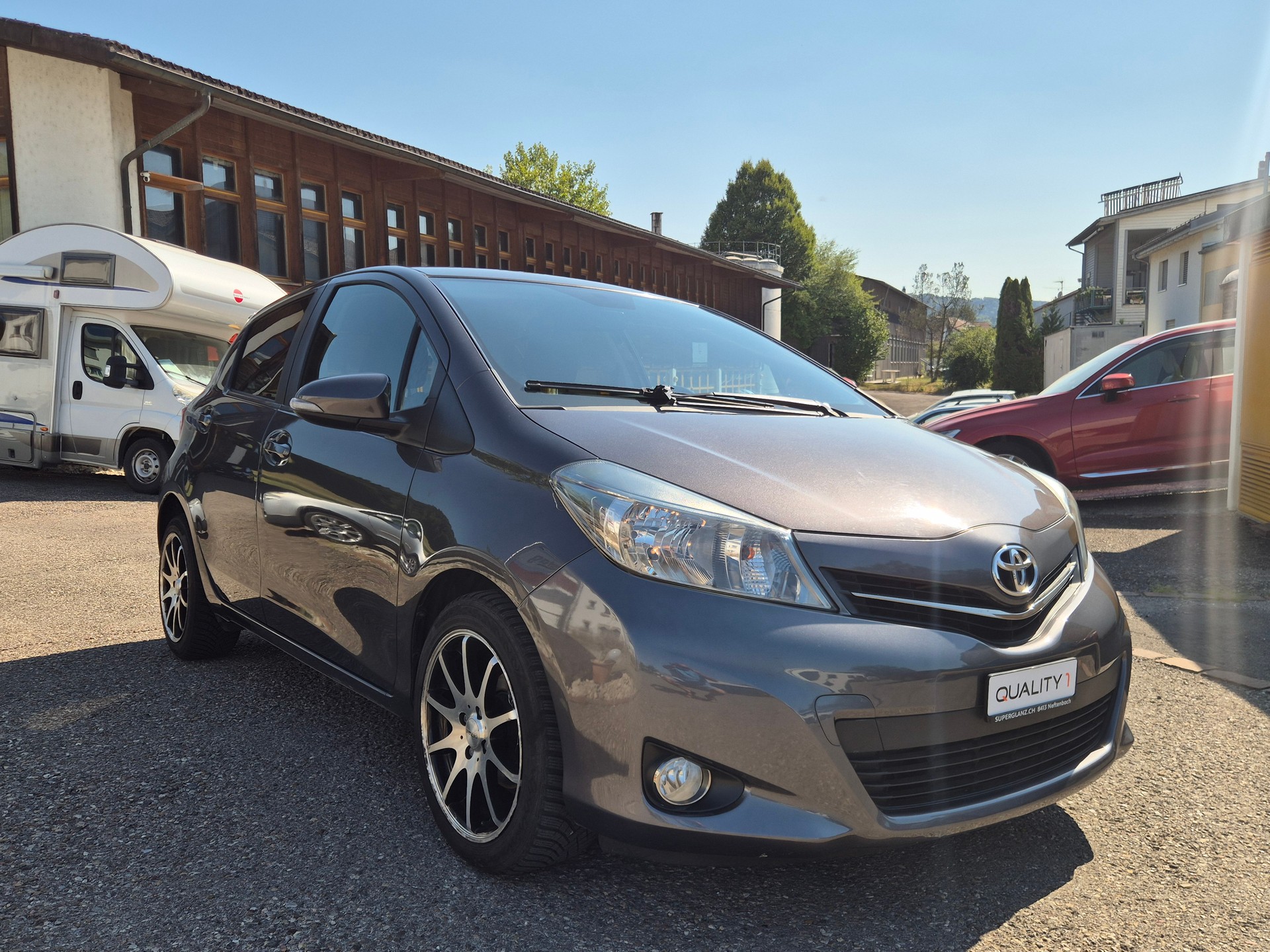 TOYOTA Yaris 1.33 Style-showroom-element-1