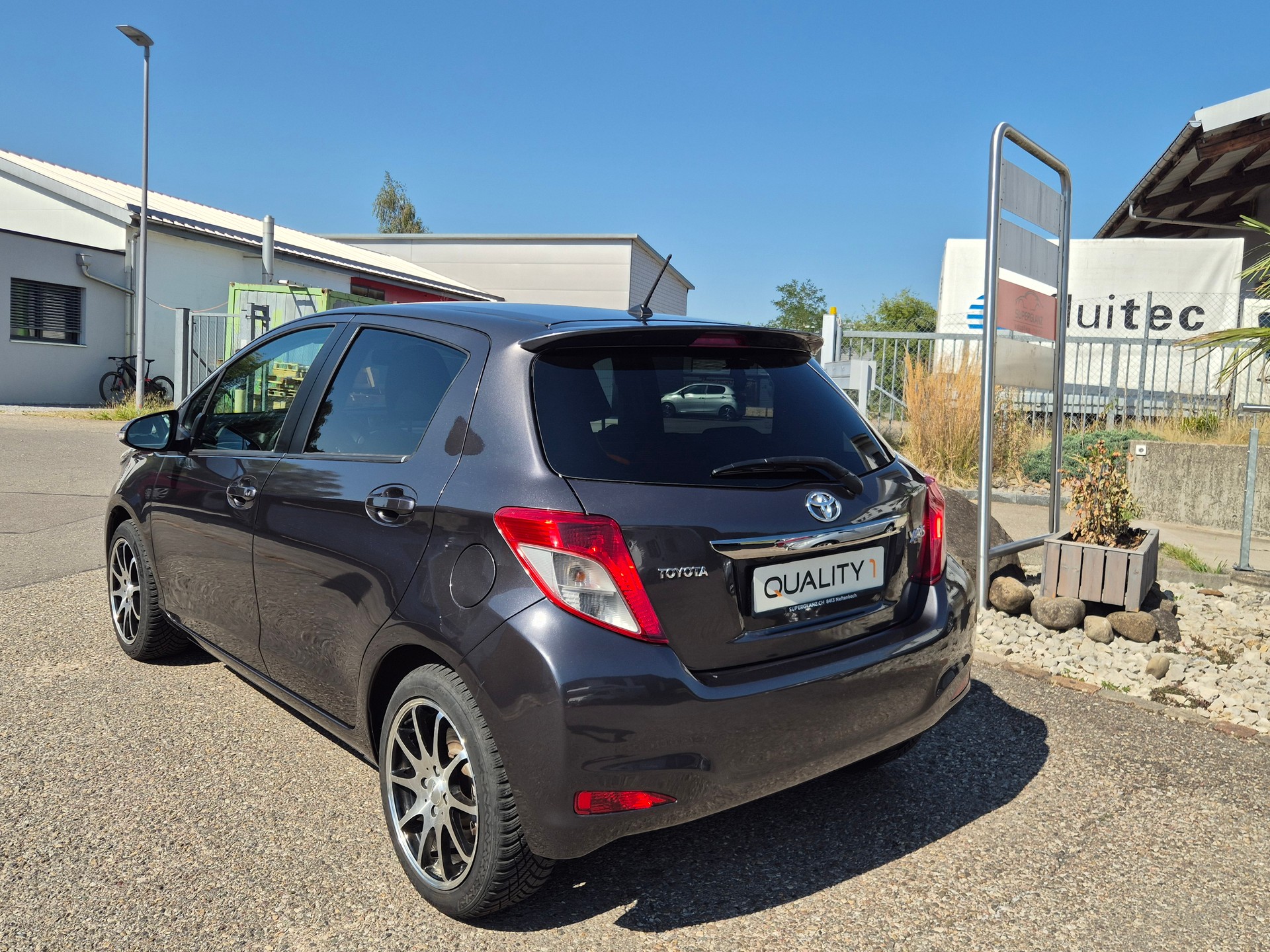 TOYOTA Yaris 1.33 Style-showroom-element-2