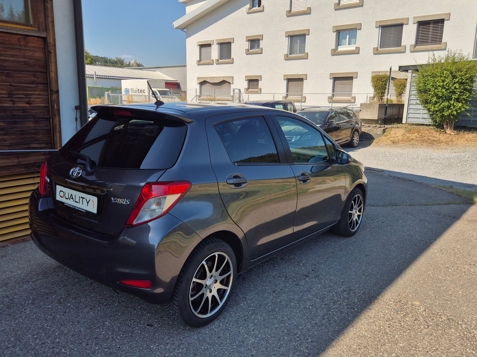 TOYOTA Yaris 1.33 Style-showroom-element-3