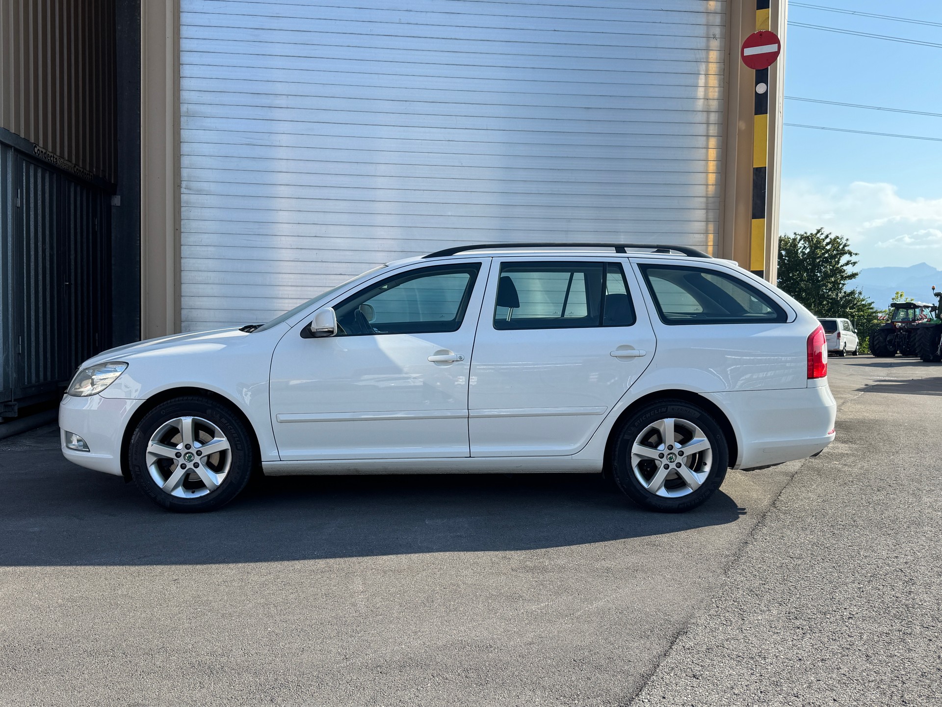SKODA Octavia Combi 1.4 TSI Ambition DSG-showroom-element-2