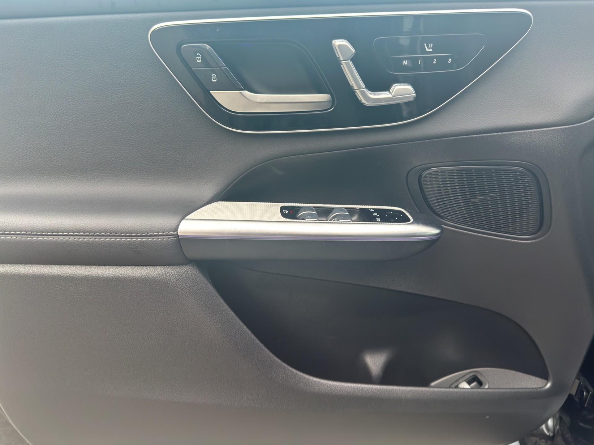 MERCEDES-BENZ 300 d 4MATIC AMG LINE-image-8