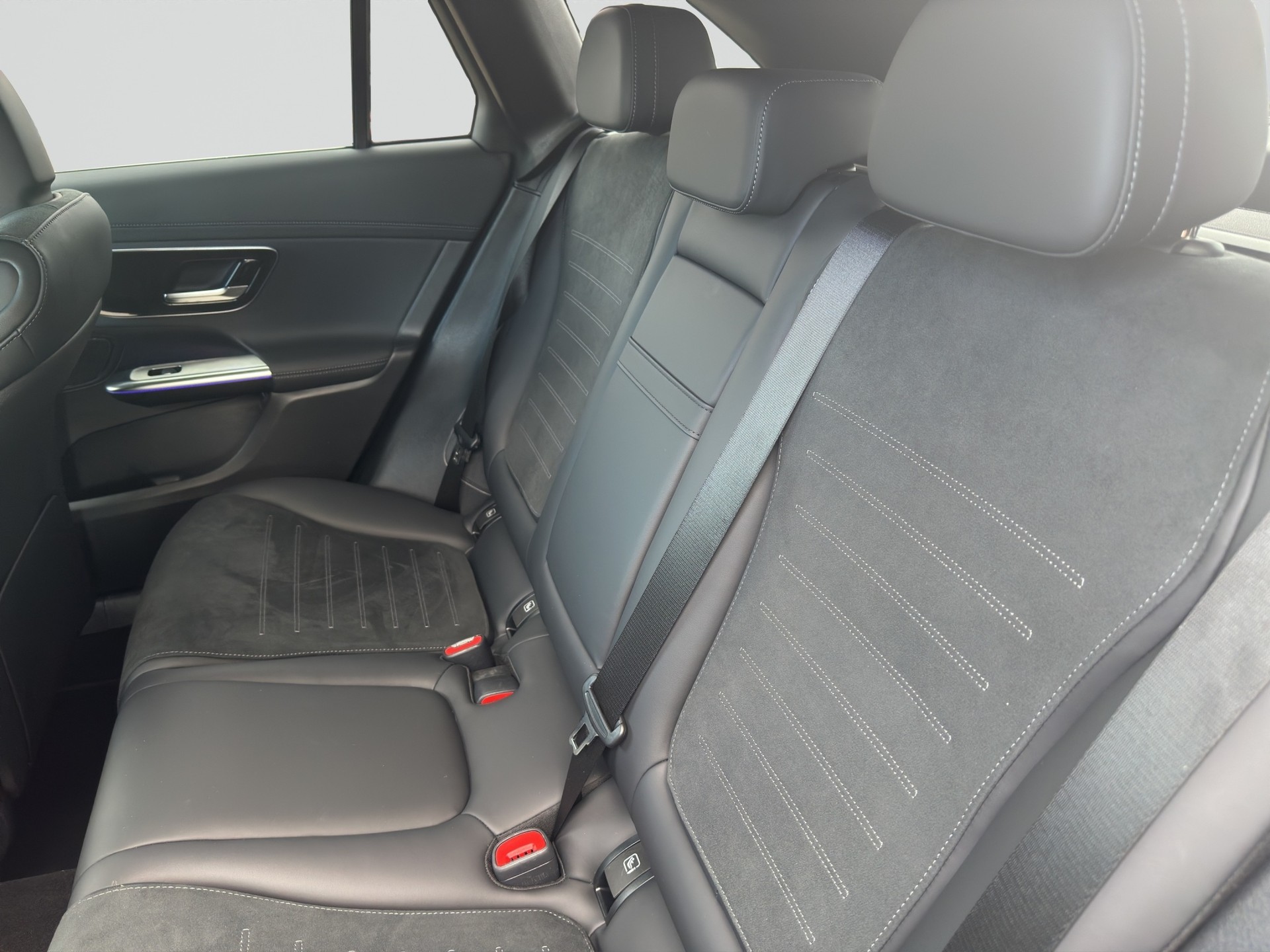 MERCEDES-BENZ 300 d 4MATIC AMG LINE-image-7