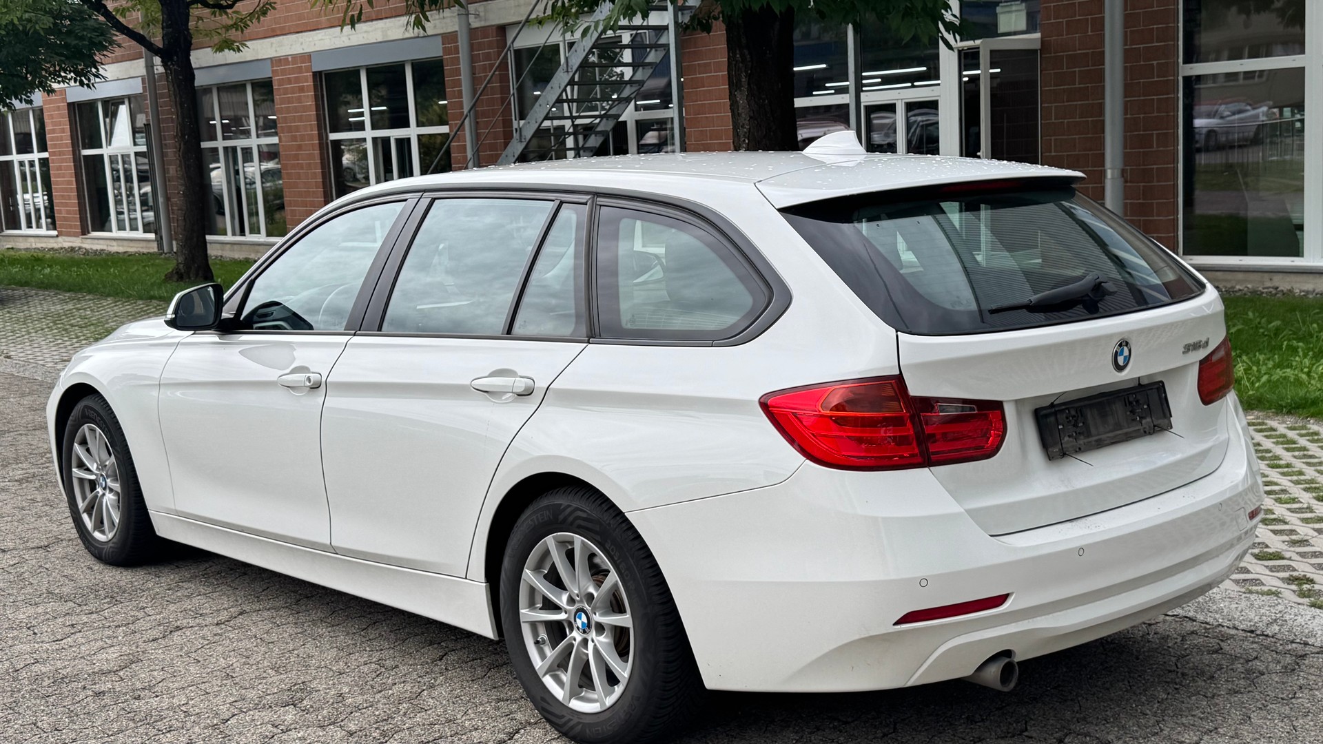 BMW 316d Touring Business Steptronic-image-4