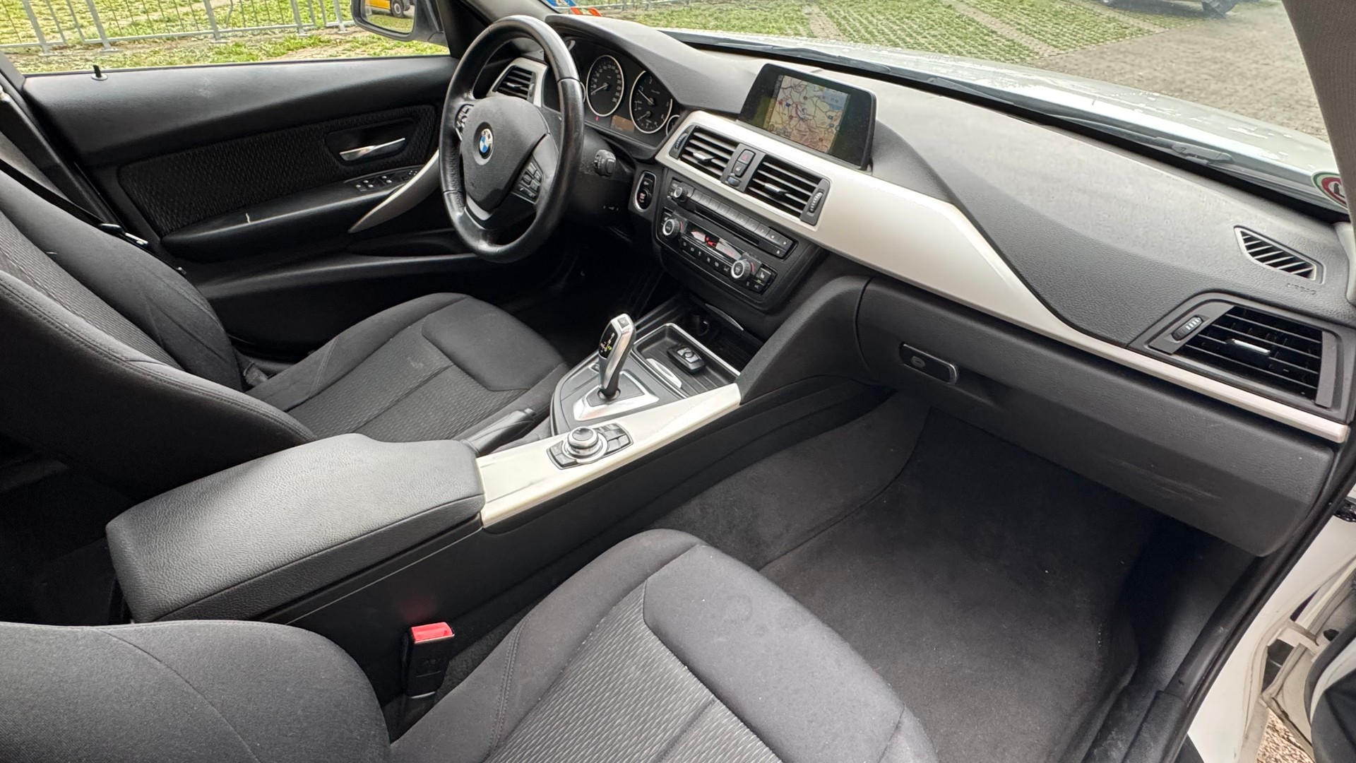 BMW 316d Touring Business Steptronic-image-8