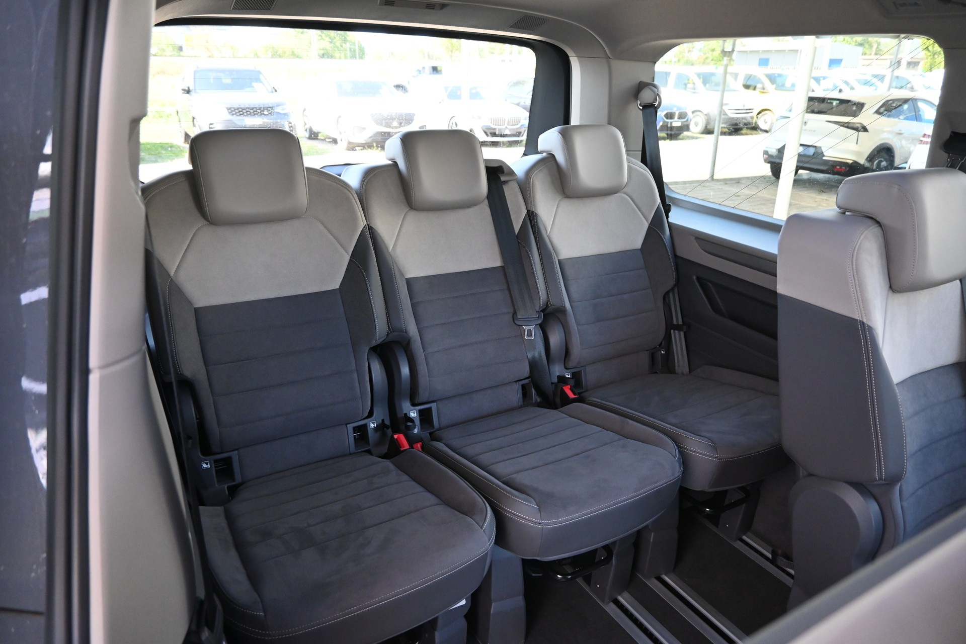 VW Multivan 2.0 TDI Style DSG Lang 7-Plätzer + AHK 2000kg-image-17