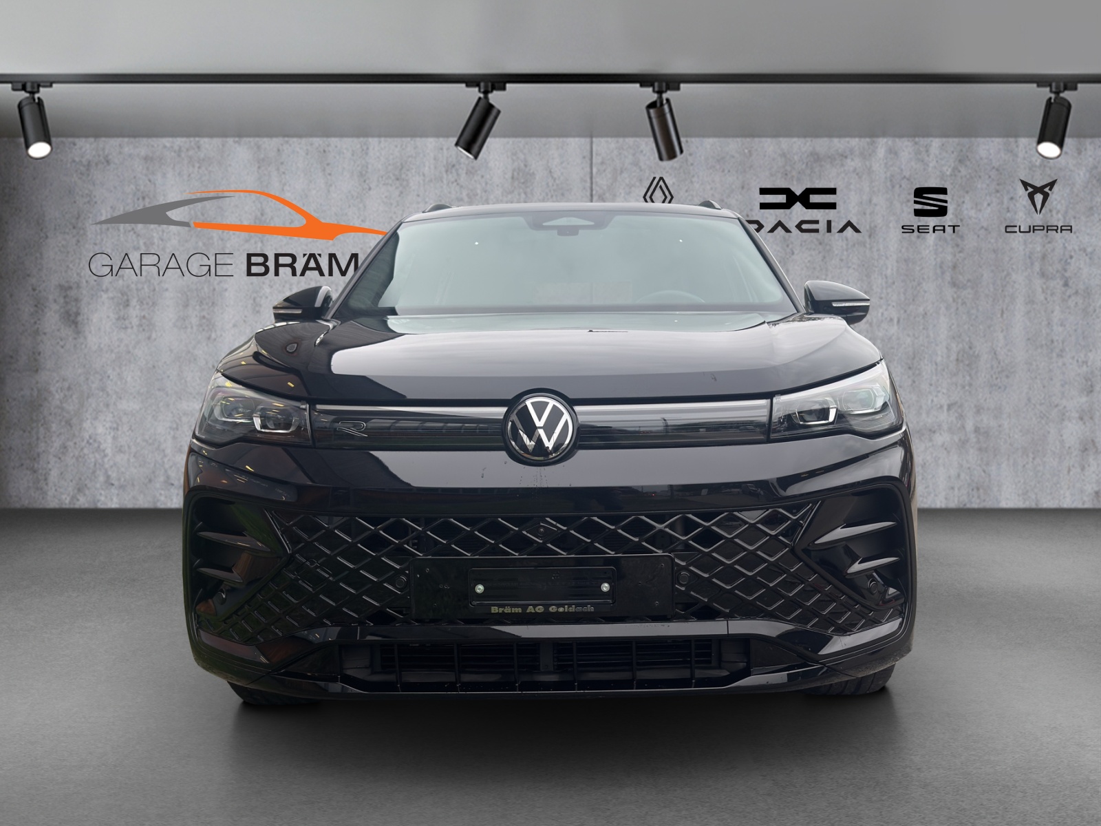 VW Tiguan 2.0 TSI DSG R-Line 4Motion-showroom-element-1