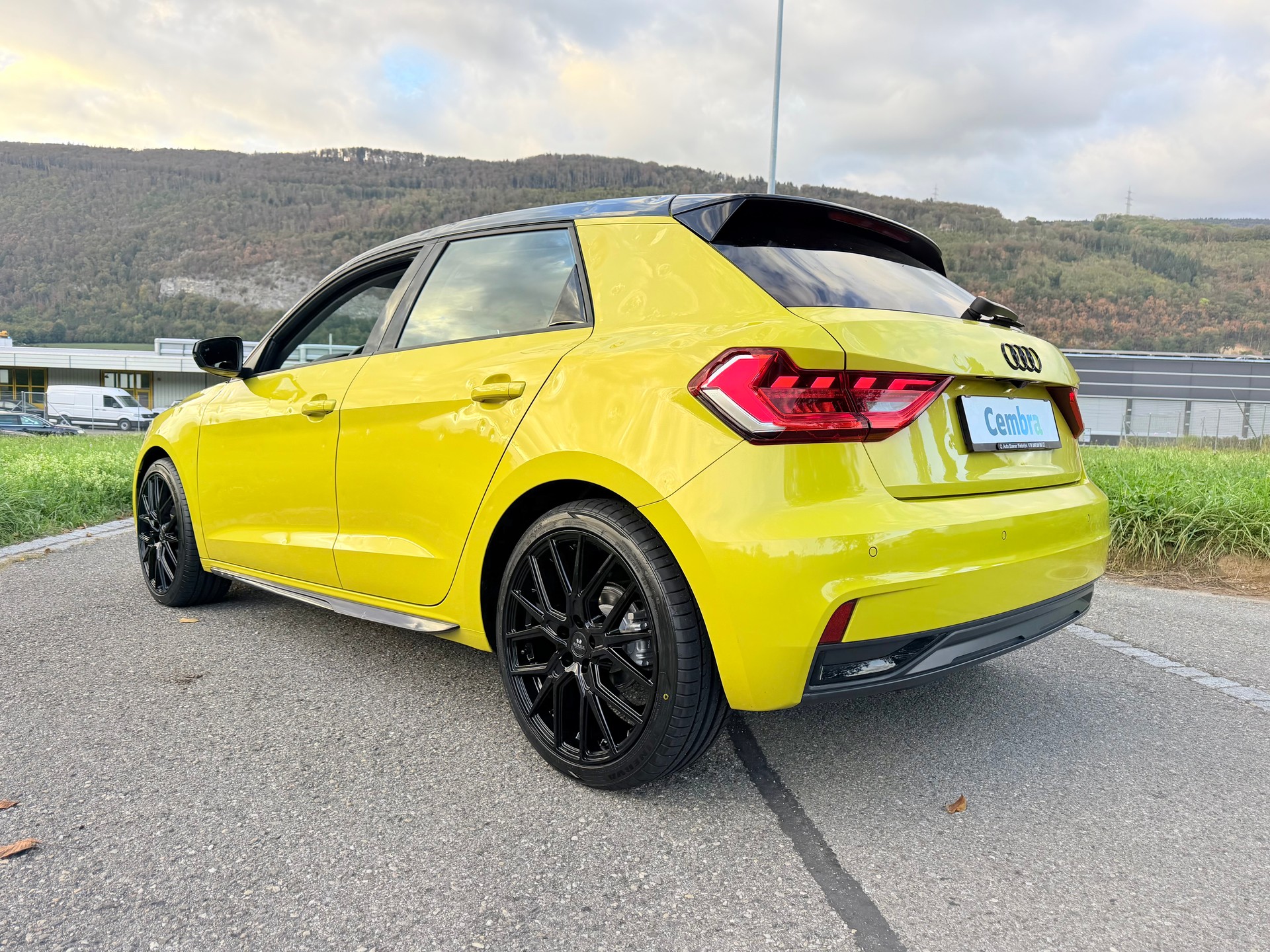 AUDI A1 "SPORTBACK" 30 TFSI 6 GANG SPORT GETRIEBE. VOLL OPTIONEN.CH WAGEN. NEUE 18" ALU RÄDER + WINTERRÄDER. NETTO PREIS 14`900.- !!-showroom-element-3