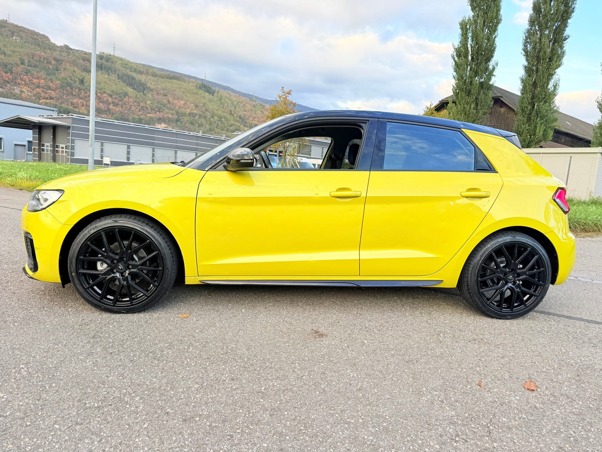 AUDI A1 "SPORTBACK" 30 TFSI 6 GANG SPORT GETRIEBE. VOLL OPTIONEN.CH WAGEN. NEUE 18" ALU RÄDER + WINTERRÄDER. NETTO PREIS 14`900.- !!-showroom-element-2