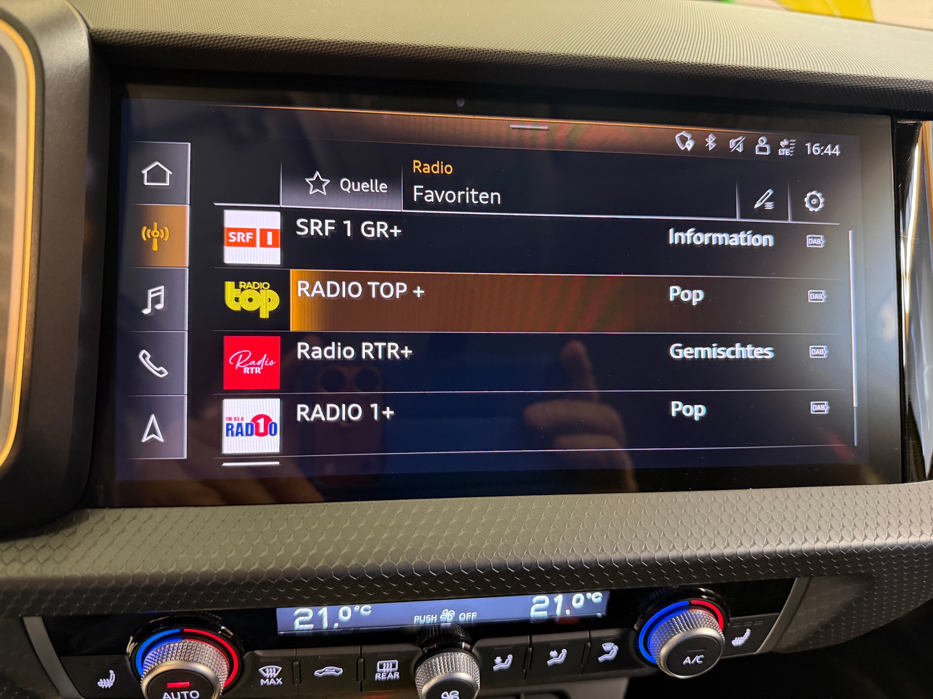 AUDI A1 "SPORTBACK" 30 TFSI 6 GANG SPORT GETRIEBE. VOLL OPTIONEN.CH WAGEN. NEUE 18" ALU RÄDER + WINTERRÄDER. NETTO PREIS 14`900.- !!-image-40