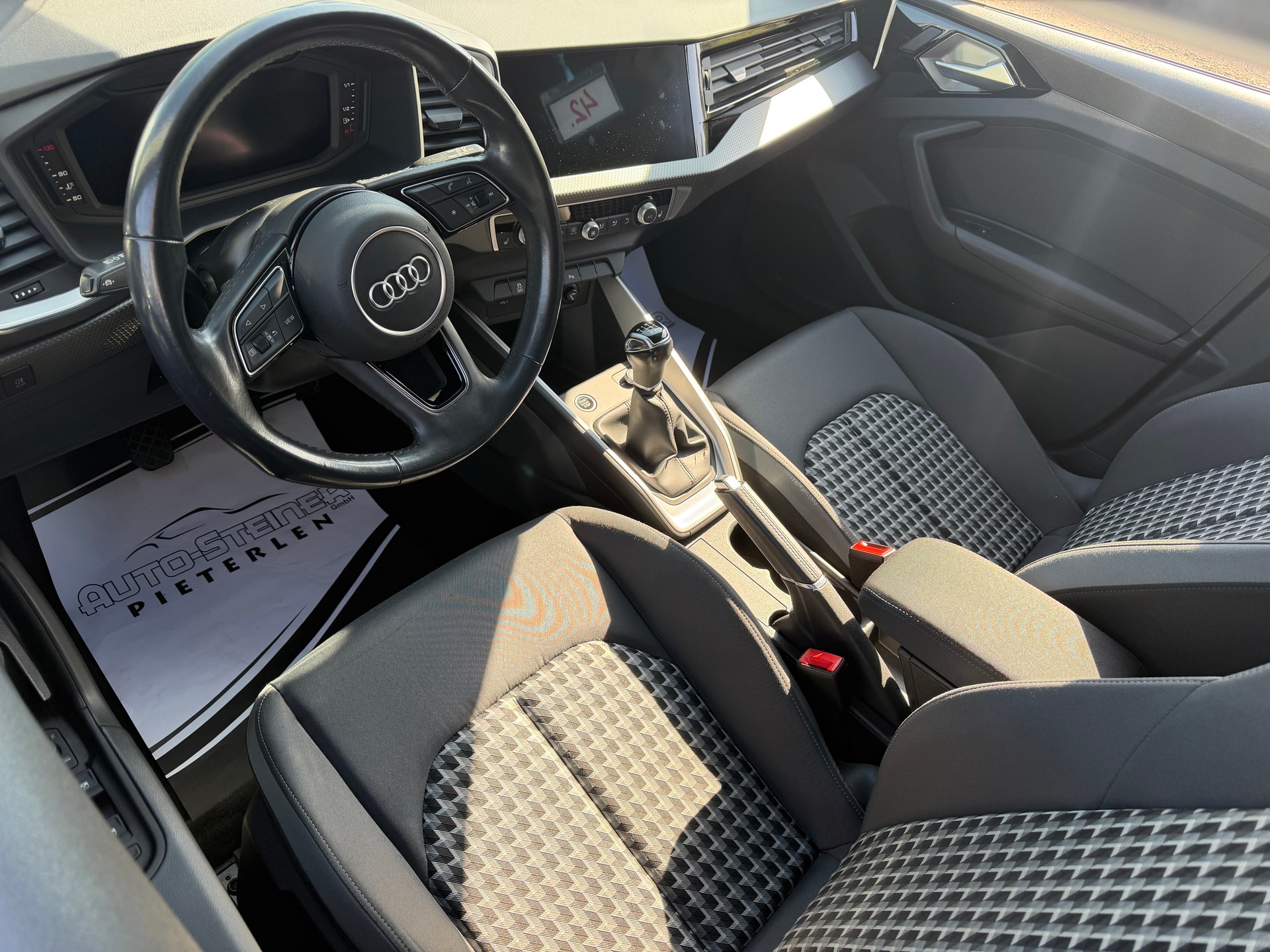 AUDI A1 "SPORTBACK" 30 TFSI 6 GANG SPORT GETRIEBE. VOLL OPTIONEN.CH WAGEN. NEUE 18" ALU RÄDER + WINTERRÄDER. NETTO PREIS 14`900.- !!-image-48