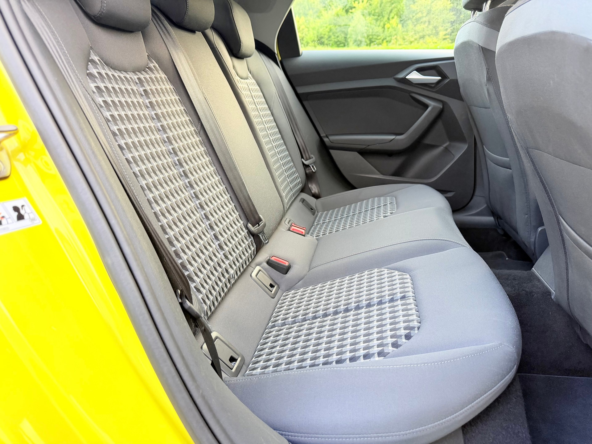 AUDI A1 "SPORTBACK" 30 TFSI 6 GANG SPORT GETRIEBE. VOLL OPTIONEN.CH WAGEN. NEUE 18" ALU RÄDER + WINTERRÄDER. NETTO PREIS 14`900.- !!-image-34