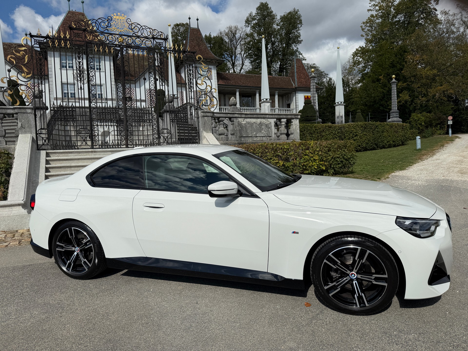 BMW 218i M Sport Coupé-showroom-element-1