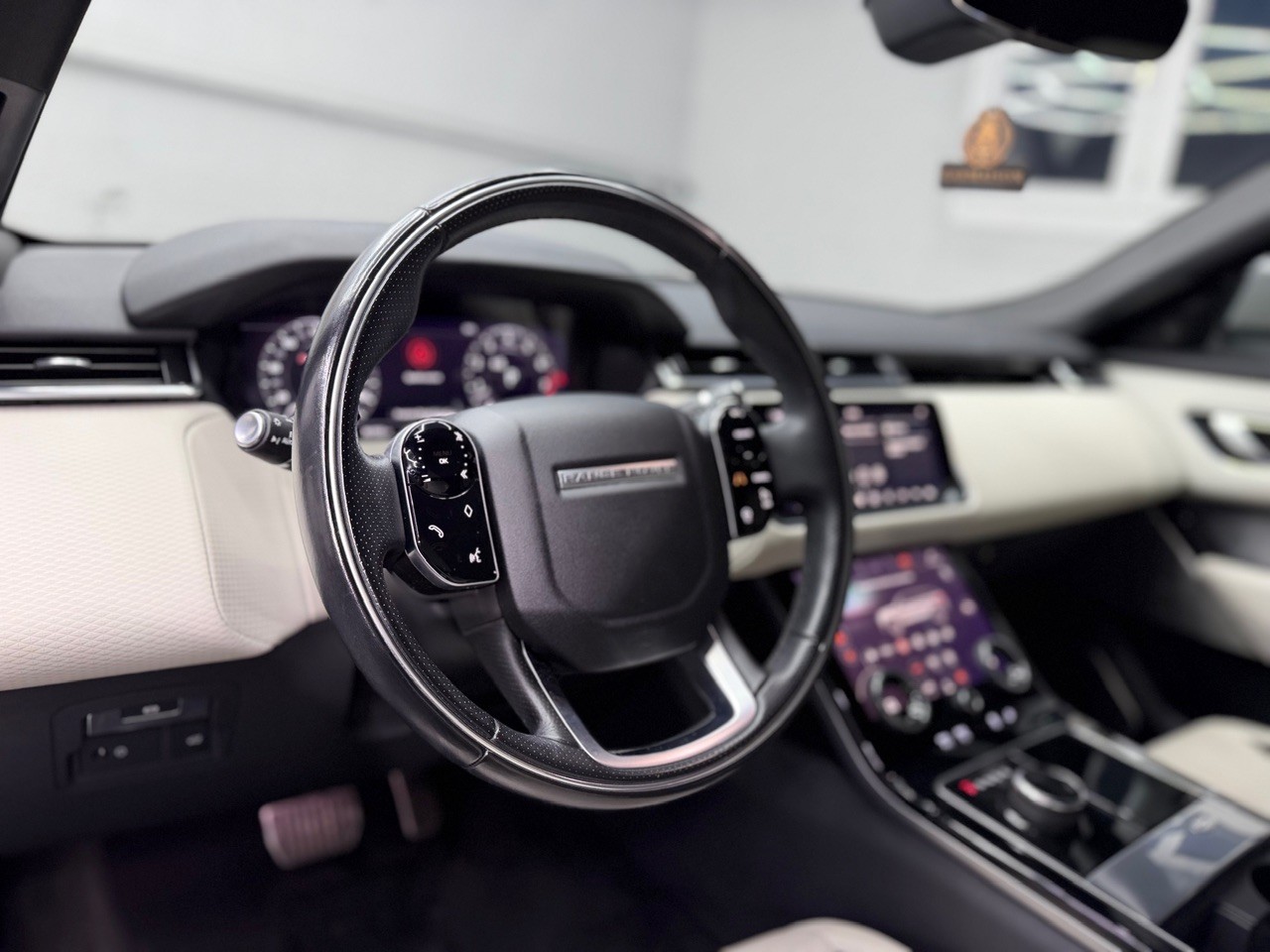 LAND ROVER Range Rover Velar R-Dynamic P 380 SE | CH-Auto | Meridian | Luftfahrwerk | 360° Kamera | ACC-image-13